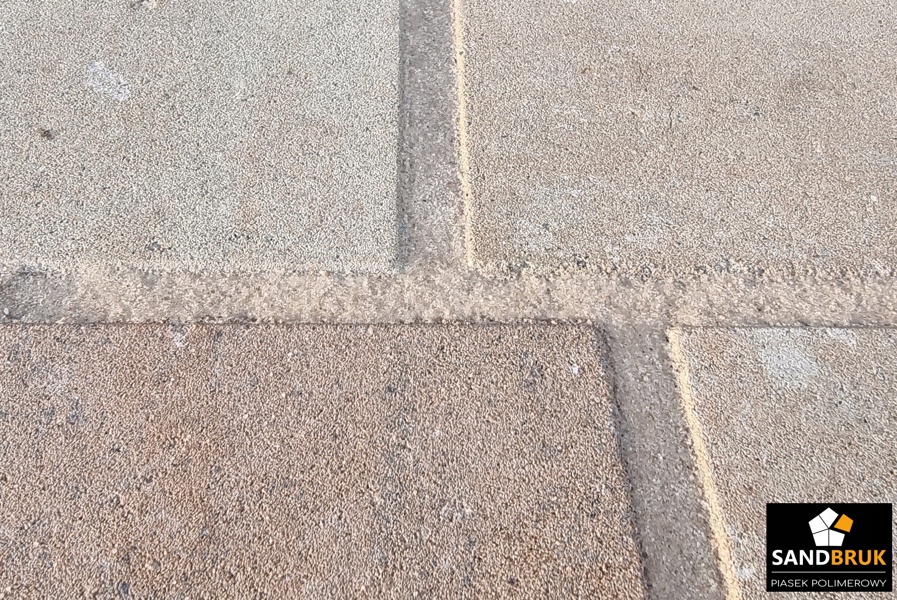 SandBruk Piasek Polimerowy Fuga Do Kostki Brukowej Piaskowy 20 kg Długość 25 cm