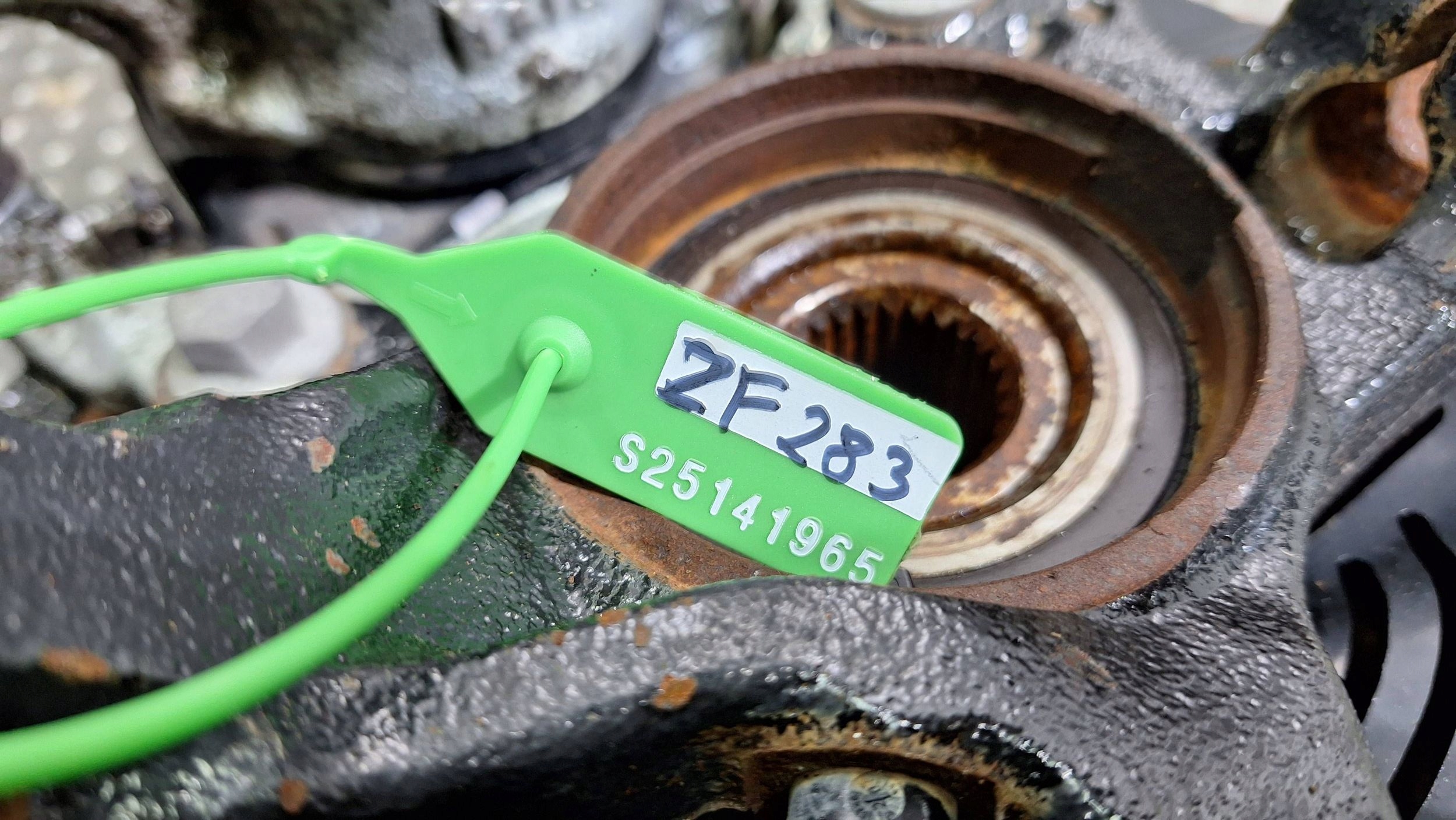 otoč čepu levý předek L1TC-3K171-B1A FORD PUMA MK2