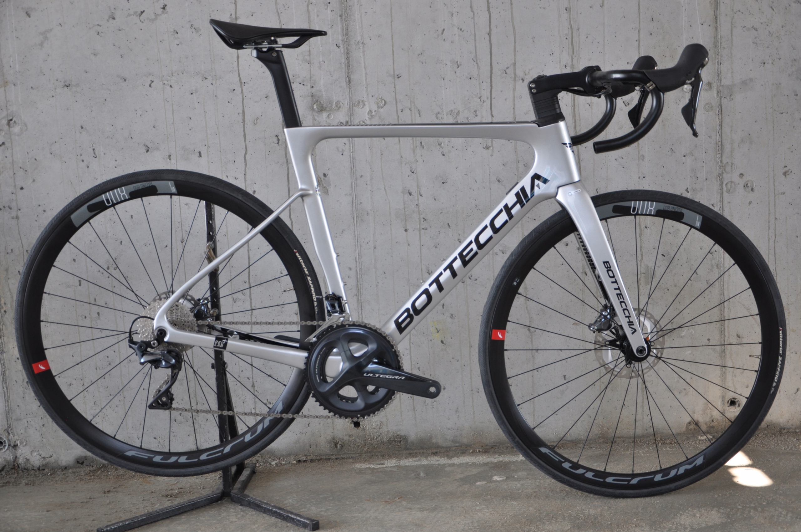 Rower szosowy disc hydraulika Bottecchia Areospace areo kolarka Ultegra