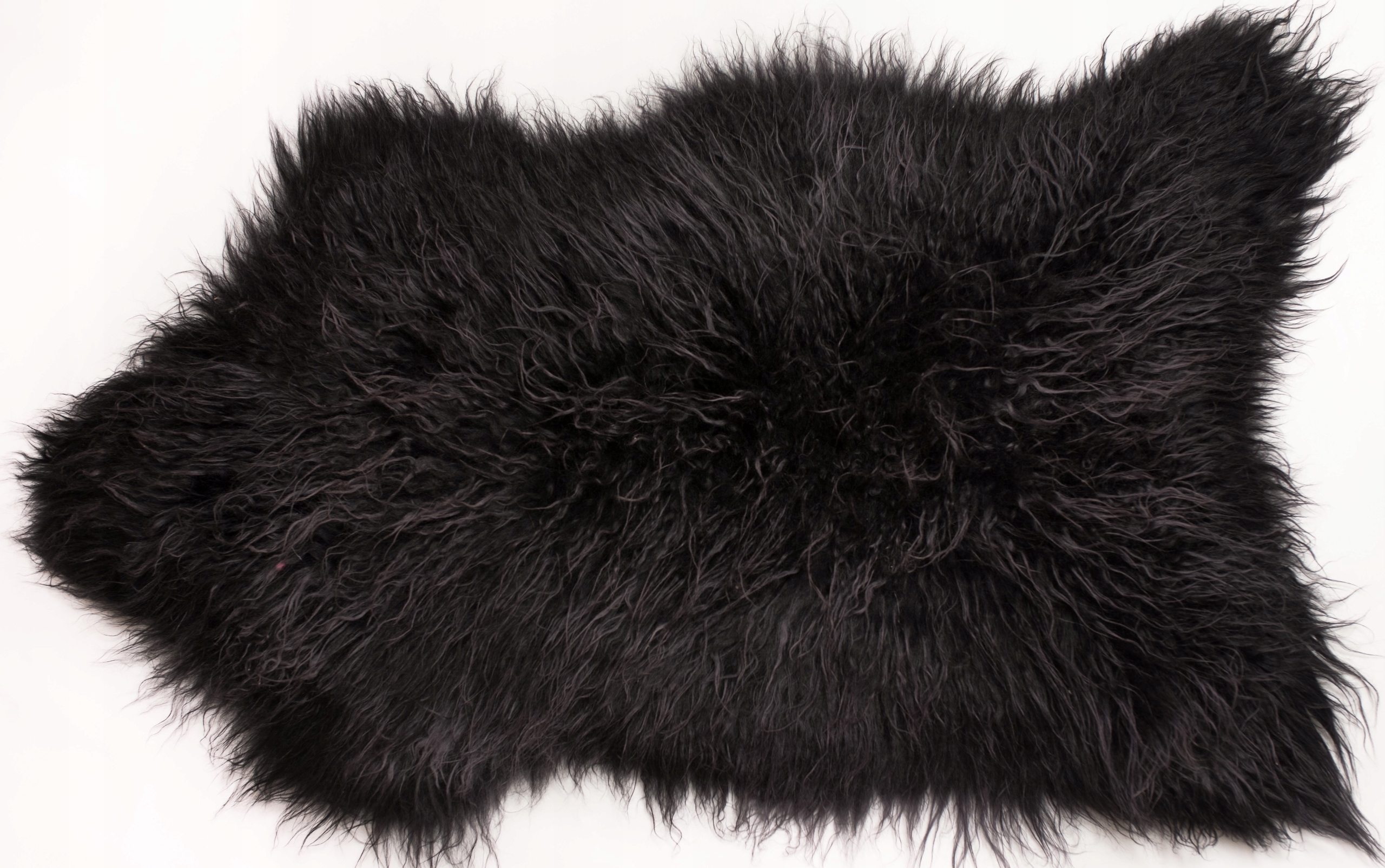 Přírodní kudrnatá ovčí kůže černá s rozjasněnými konečky chloupků