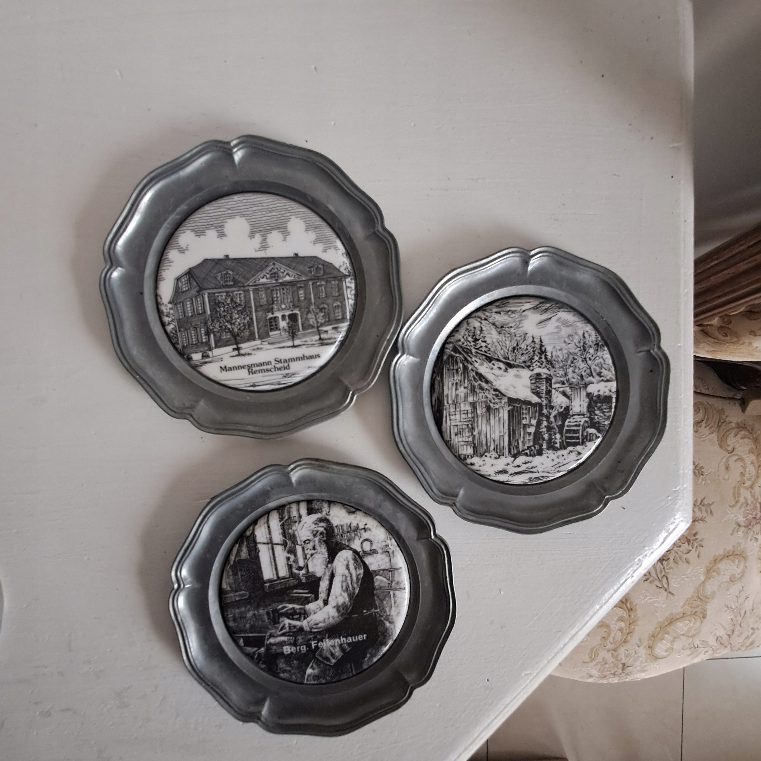 CYNOWE Z CERAMIKĄ PODSTAWKI POD SZKLANKĘ, KIELISZEK.-ŚREDN.10CM. KAŻDA -3