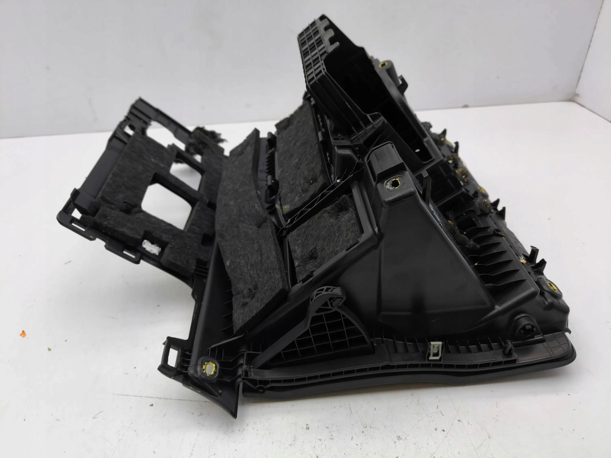 Audi Q2 - 2022 бардачок / комплект