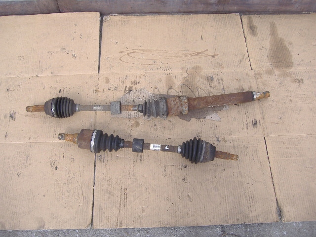 8V51-3B437HA 8V51-3B436HB - FIESTA MK7 1.6 TDCI полуось правый левый передний