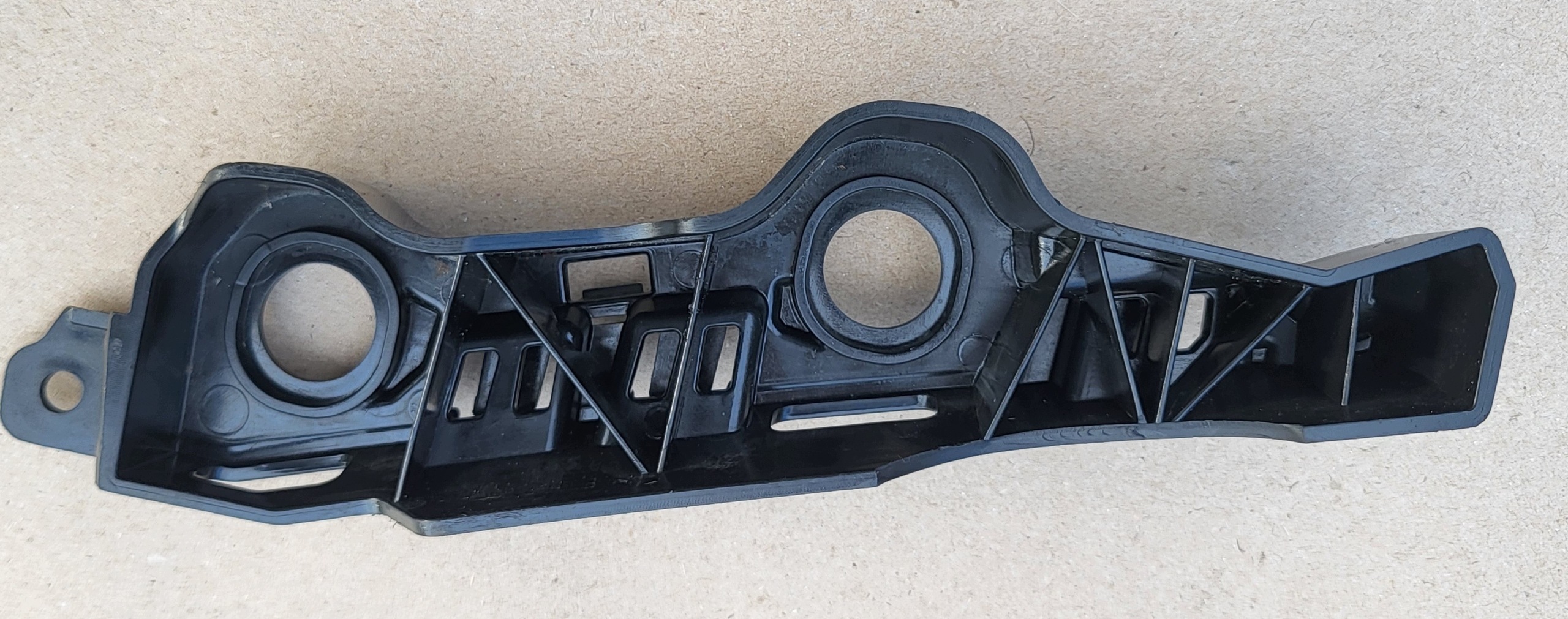support holder of a bumper left front front AUDI A6 C8 18-2025r. 4K0807283