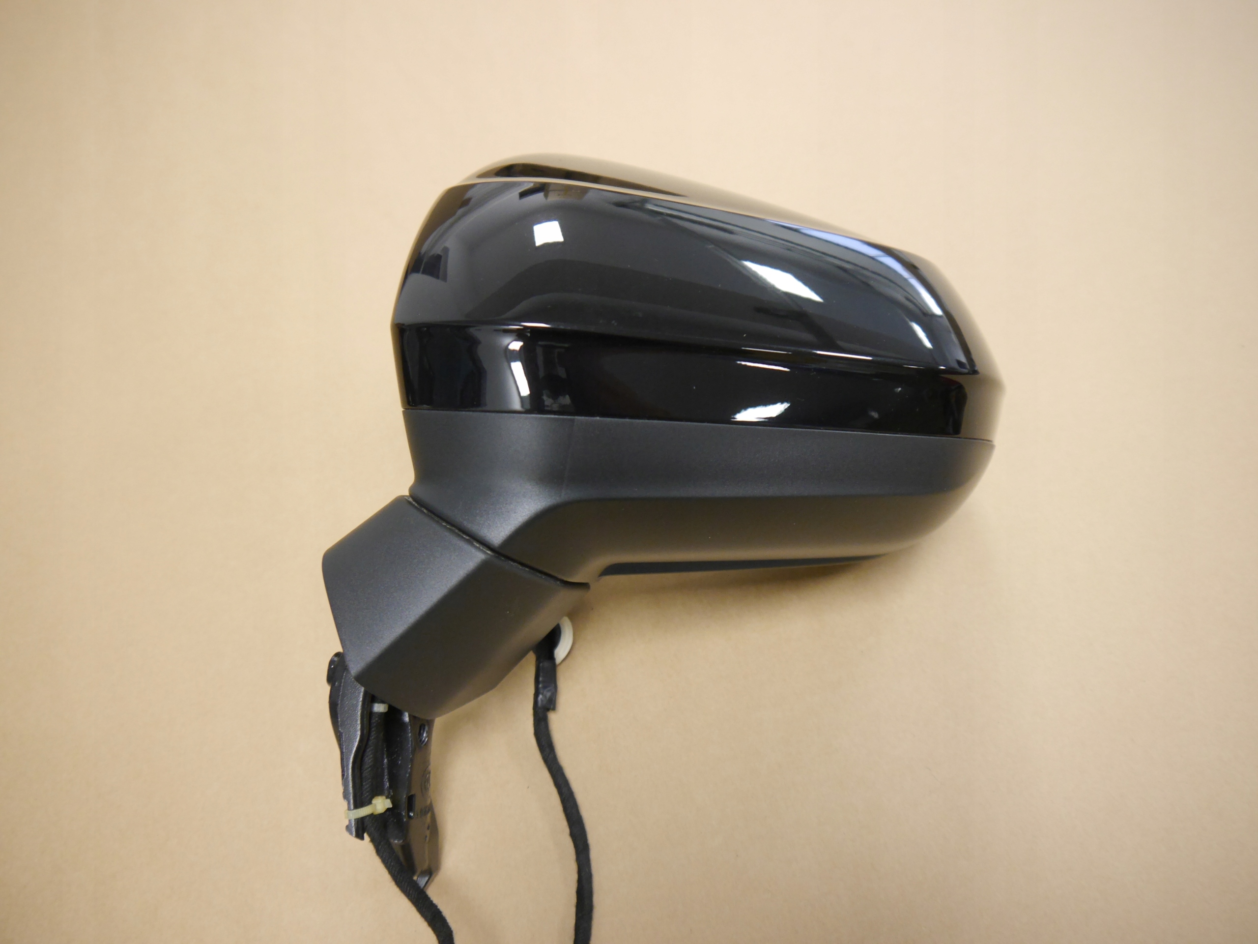 Audi OE3b857409 зеркало zewnetrzne L