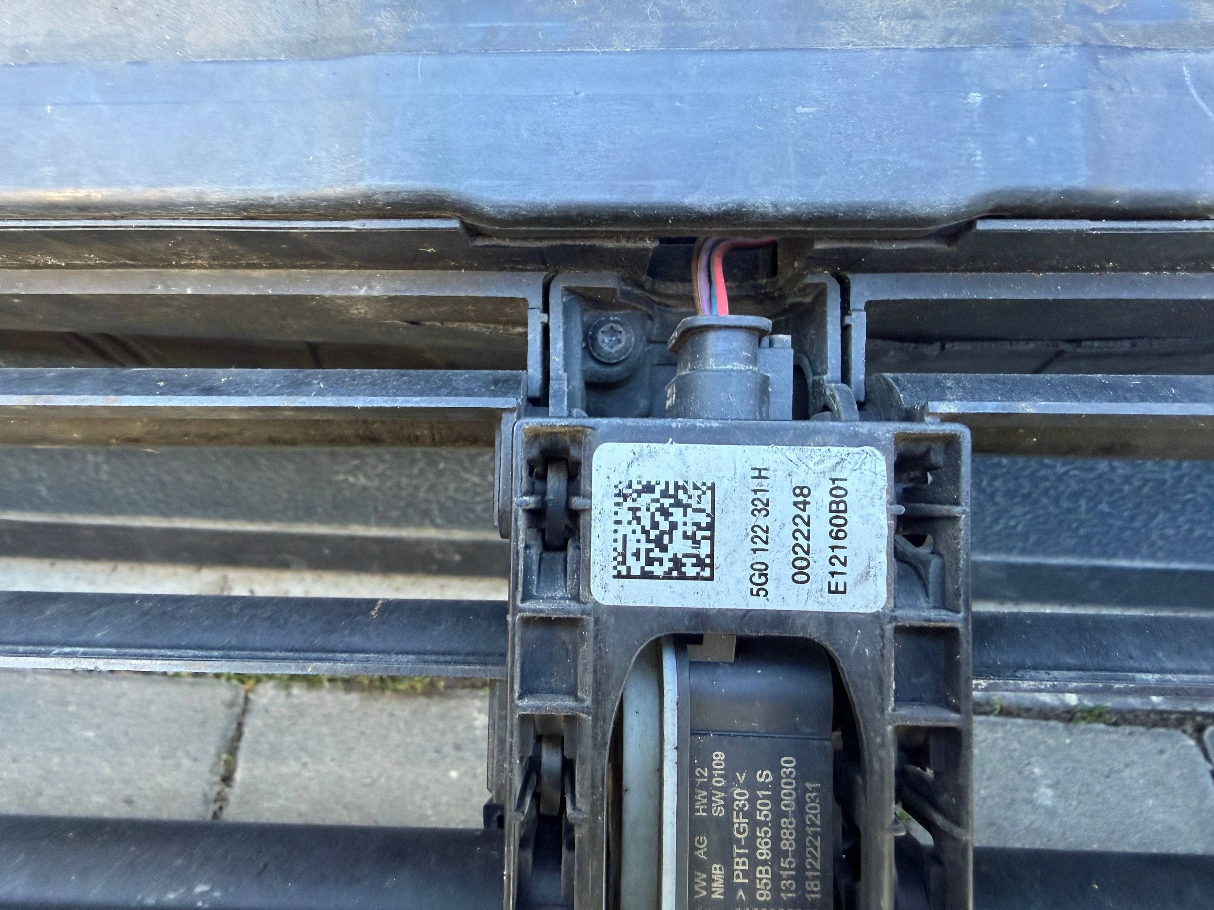 Vw 5g0122321h blinds air duct air line