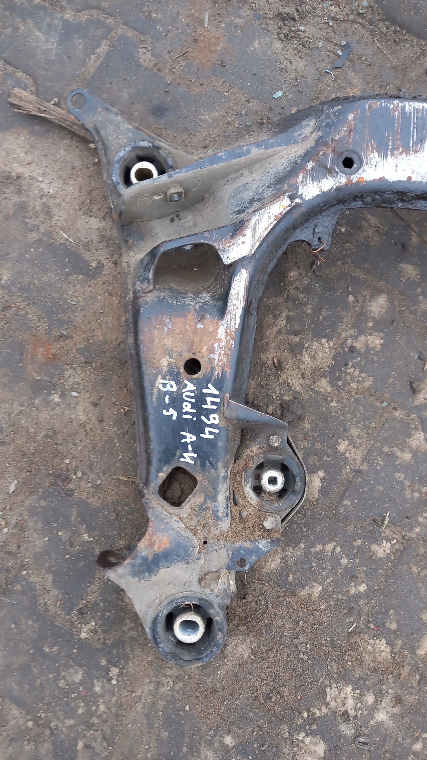 Санчата передні AUDI A4 B5 95R седан