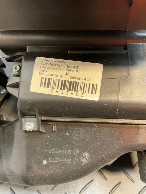 BMW e90 e91 e92 e93 радиатор отопителя отопитель салона 9181171