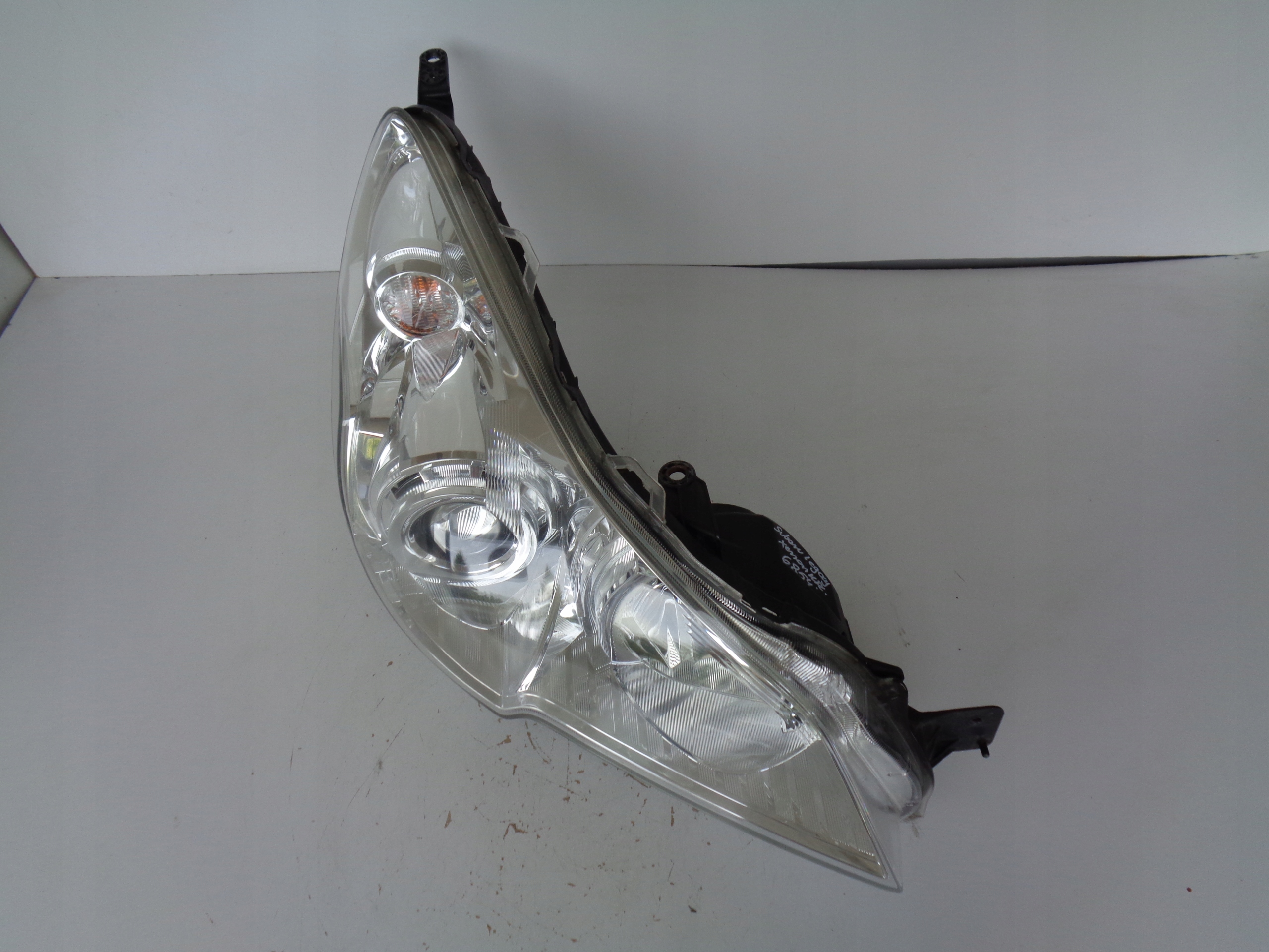 light right REFLEKTOR SUBARU LEGACY 09- XENON