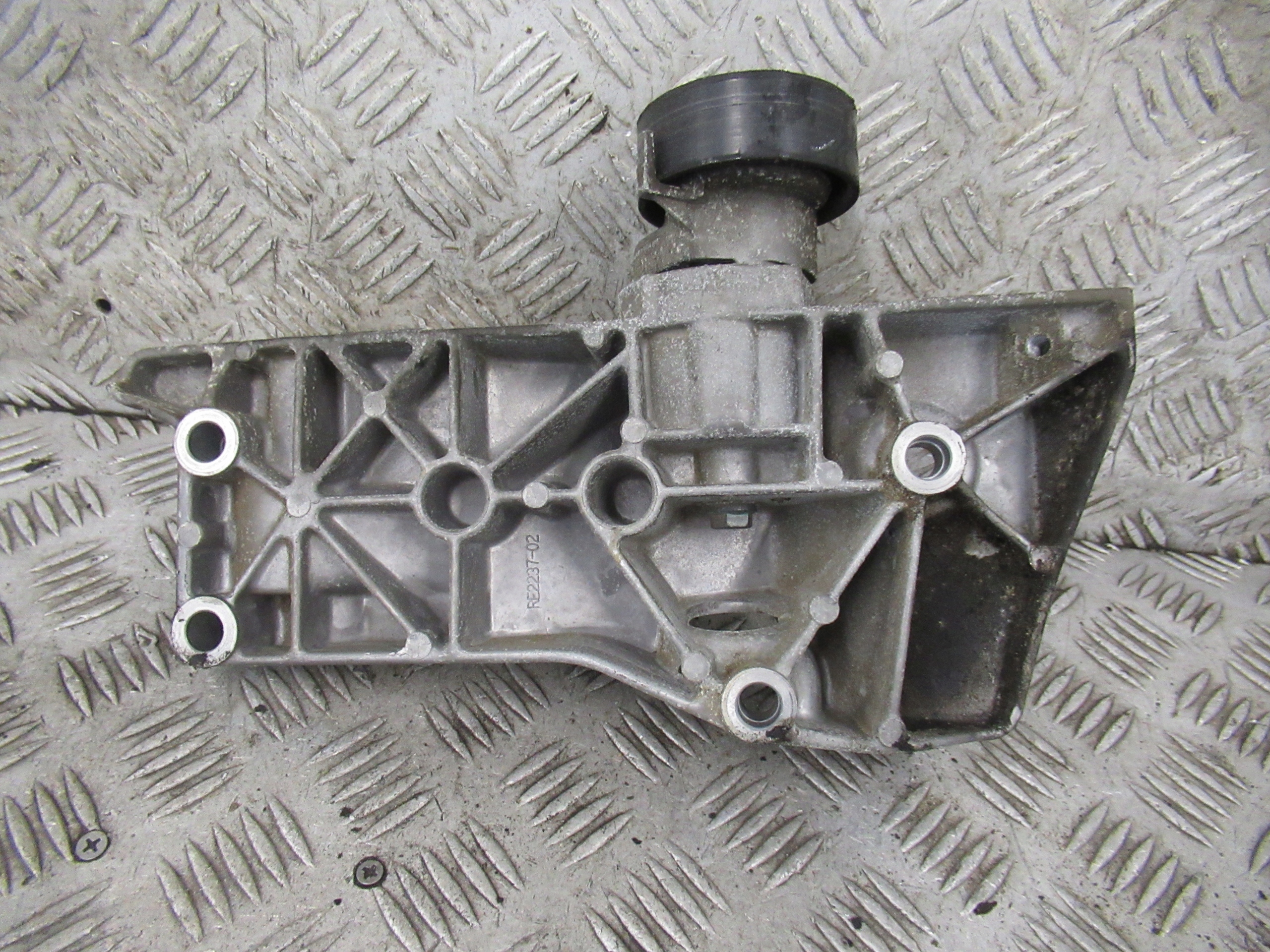 Support Support plaque Alternateur SEAT IBIZA 3 1.4 B 036145169G