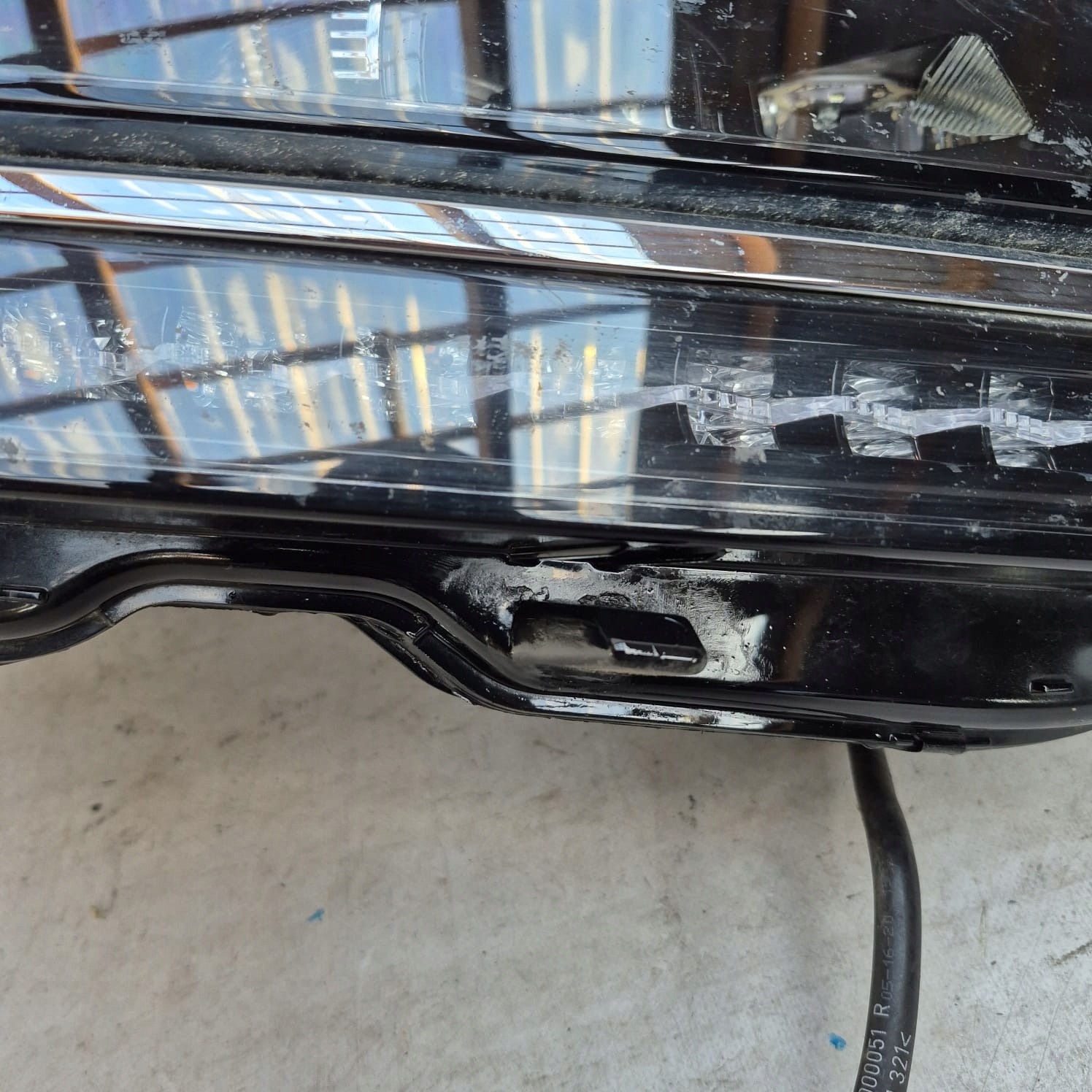 VW TIGUAN II 2 ALLSPACE 5NN 17- light right front front FULL LED