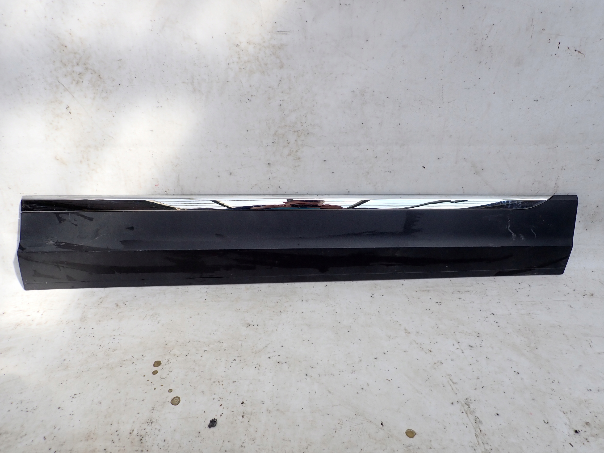 VW T-ROC 2GA 17- LISTWA DRZWI PRAWA PRZÓD PRZEDNIA