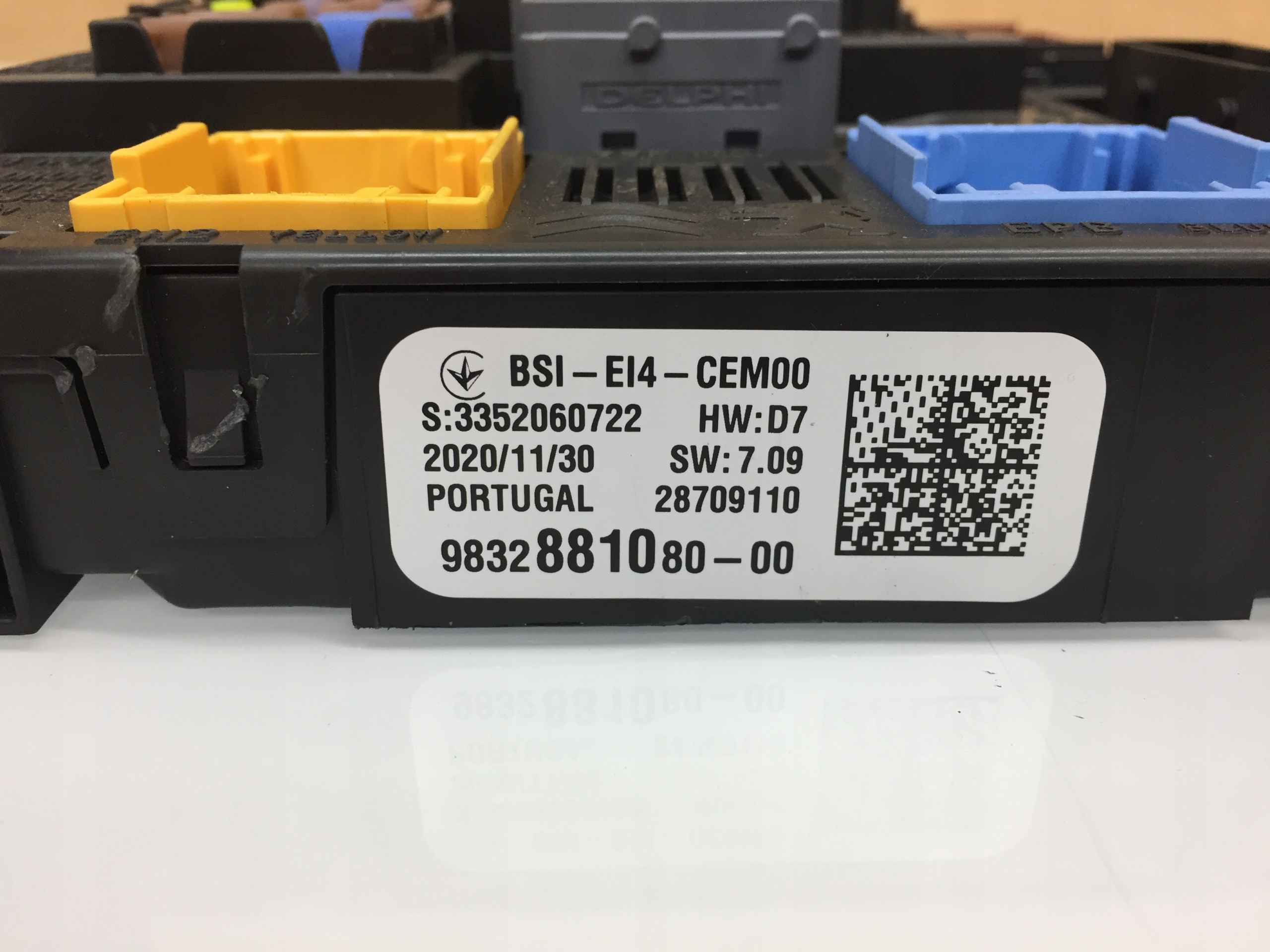 PEUGEOT 2008 II SKRZYNKA BEZPIECZNIKÓW MODUŁ BSI Numer katalogowy części 9832881080