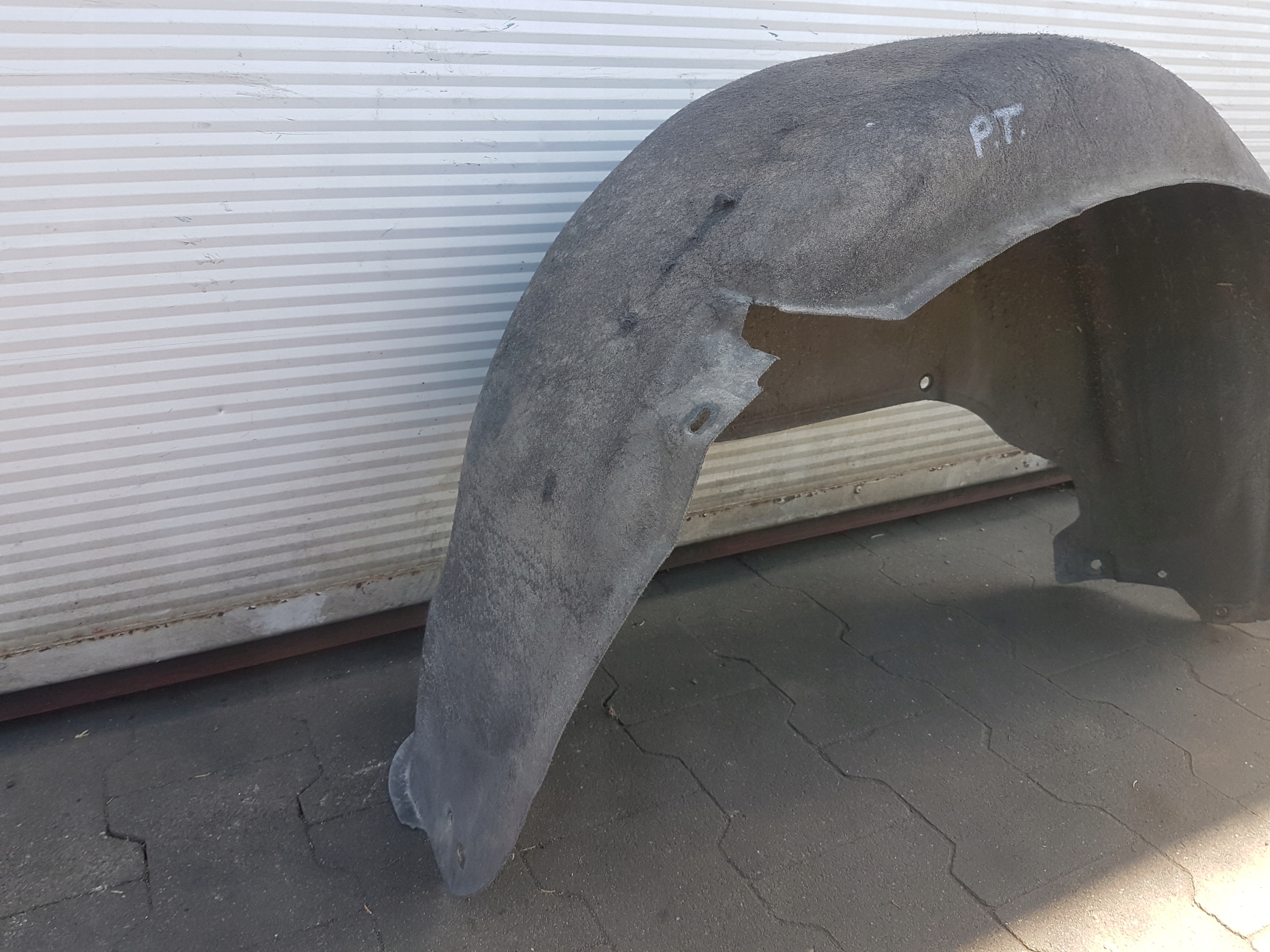 mudguard right rear. CITROEN C5 III 9681095080