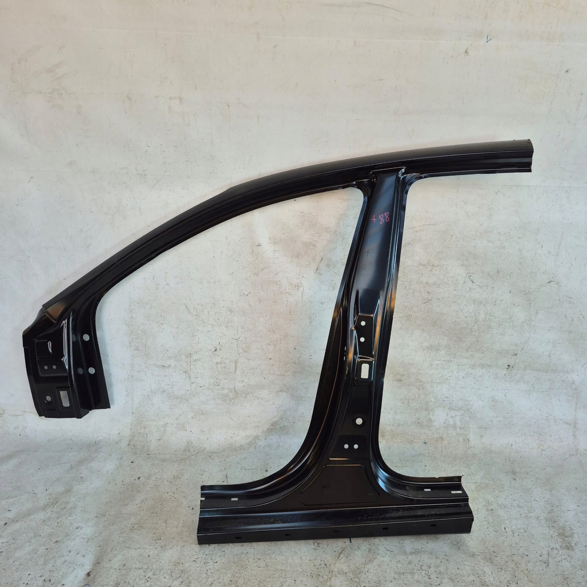 KIA CEED III 18- pillar left side RAMA door left