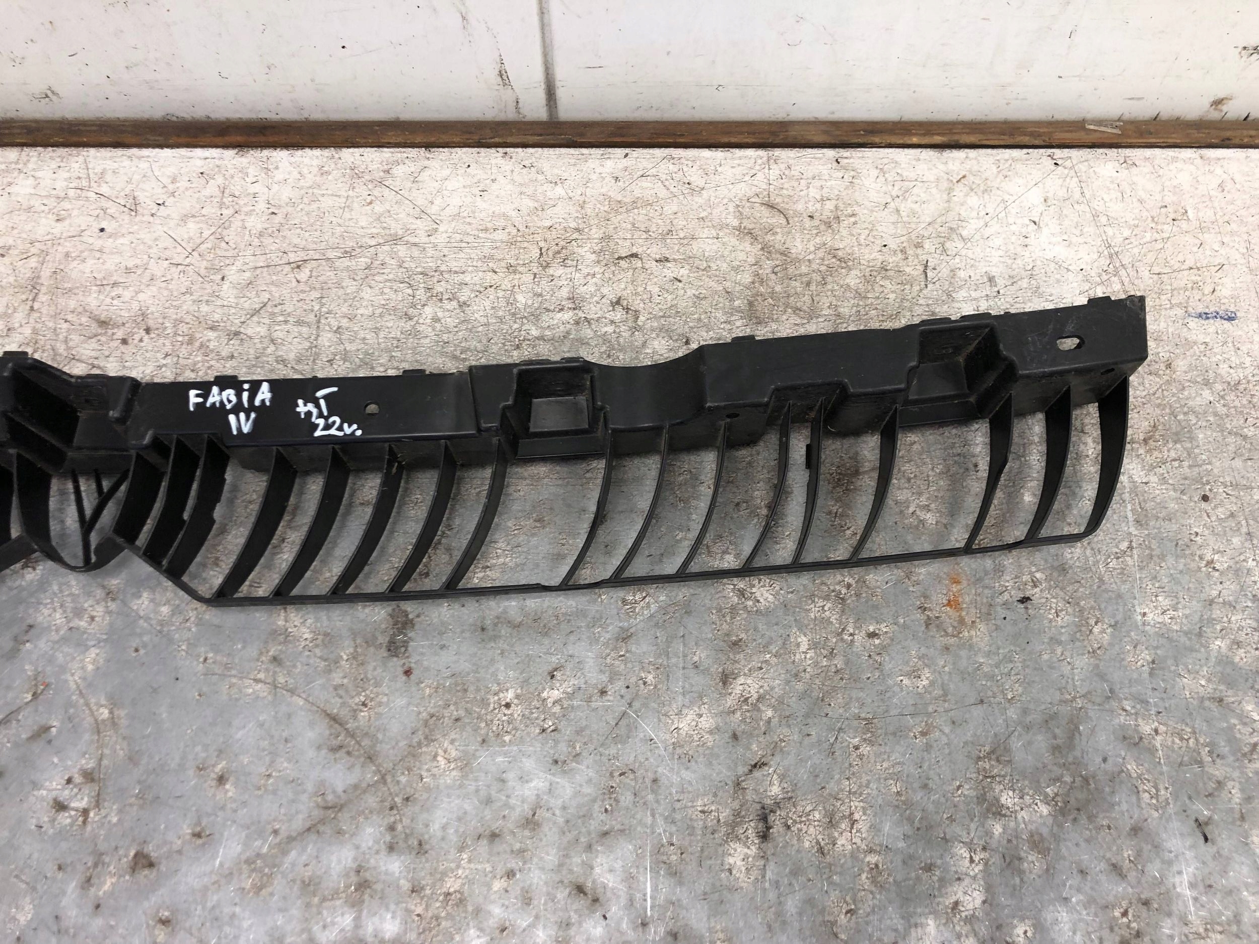 bumper bracket rear part SKODA FABIA IV 6VE807863