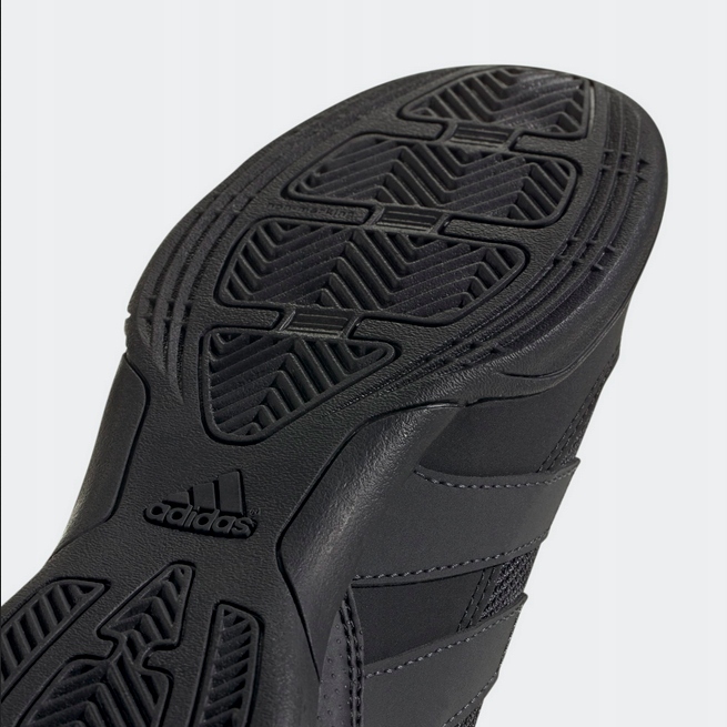 BUTY HALÓWKI ADIDAS PREDATOR CLUB IG5434 r. 38 Model Predator CLUB