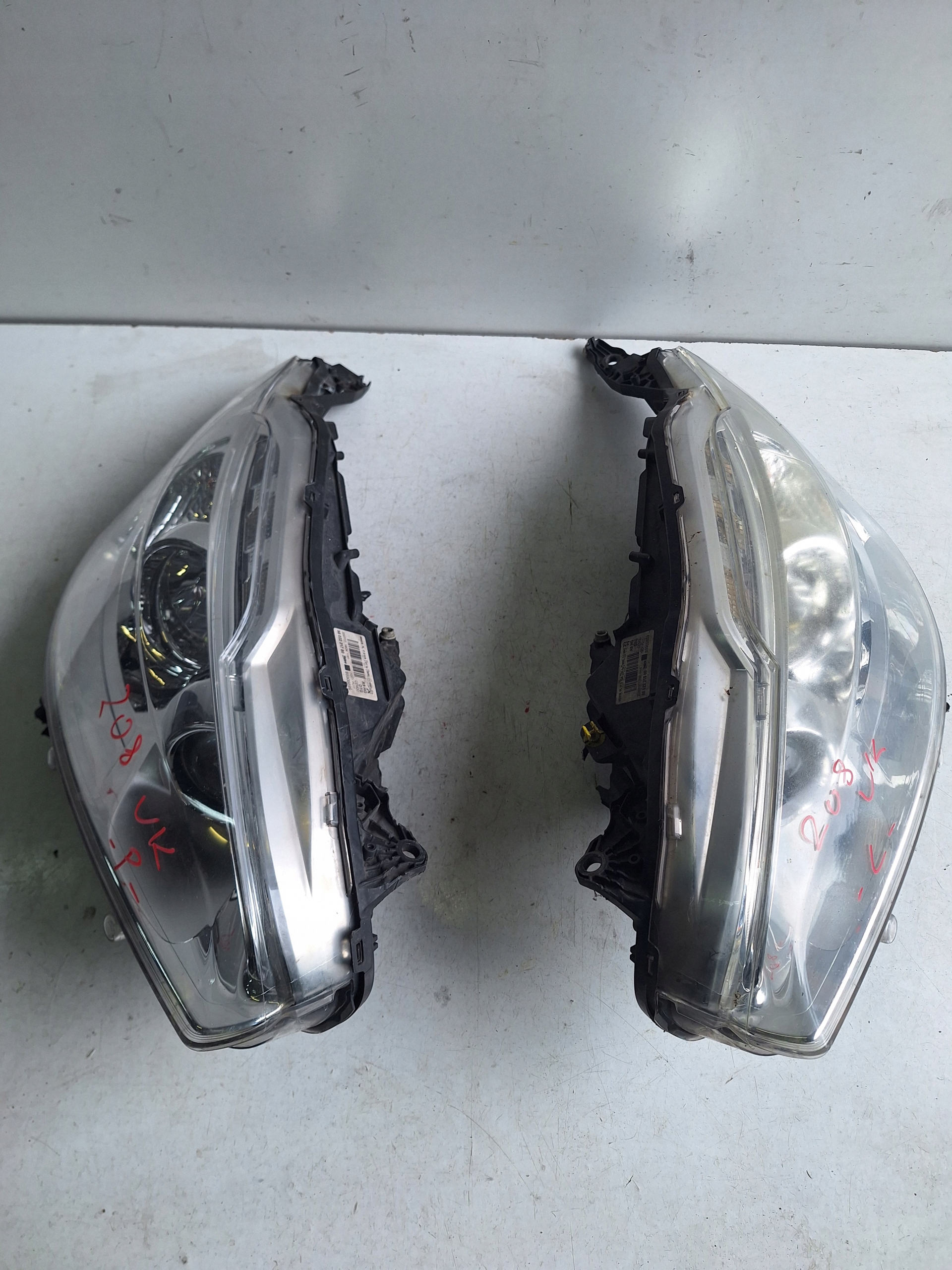 PEUGEOT 208 12-15 light left UK