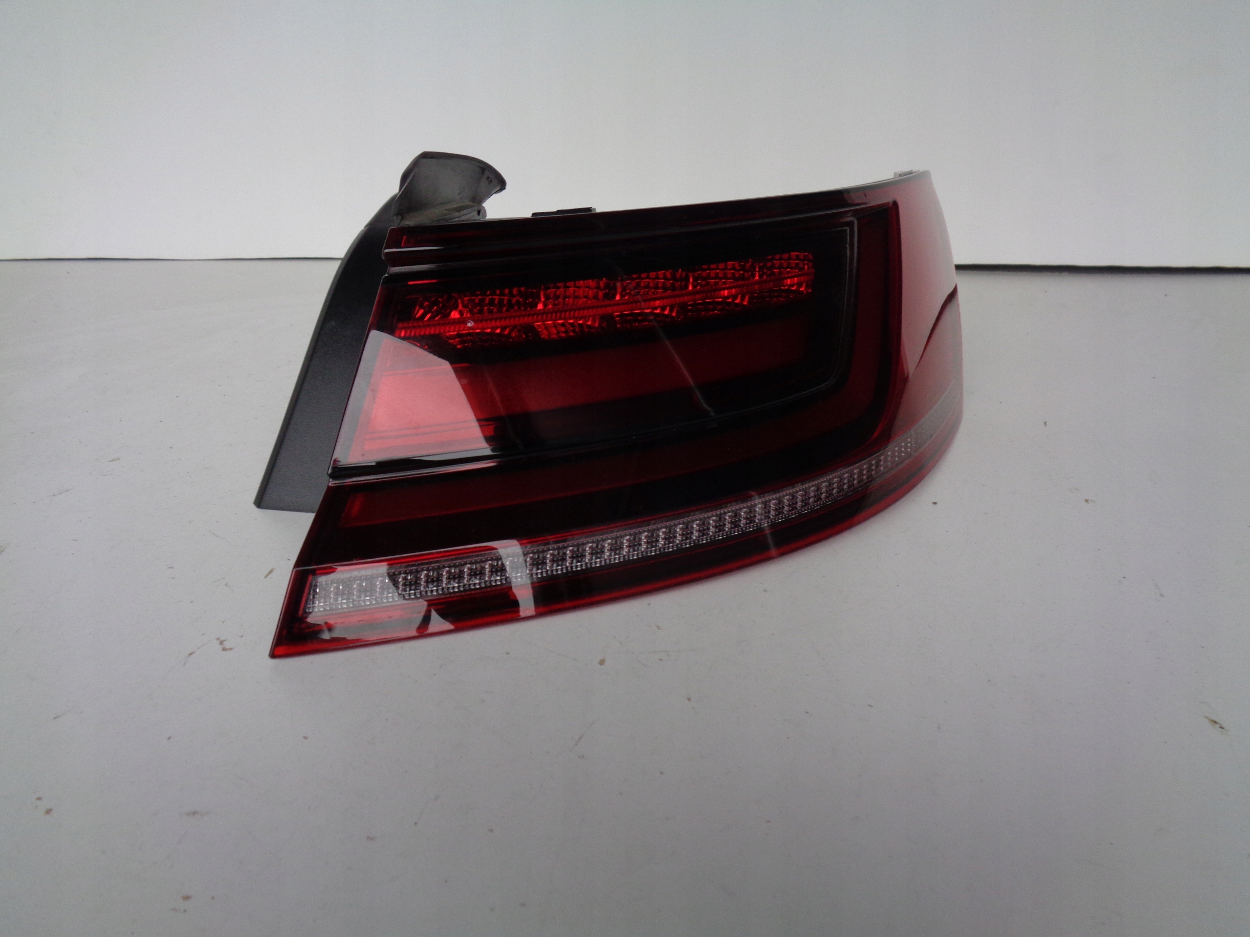 фонарь правый vw ARTEON 3G8 17- led