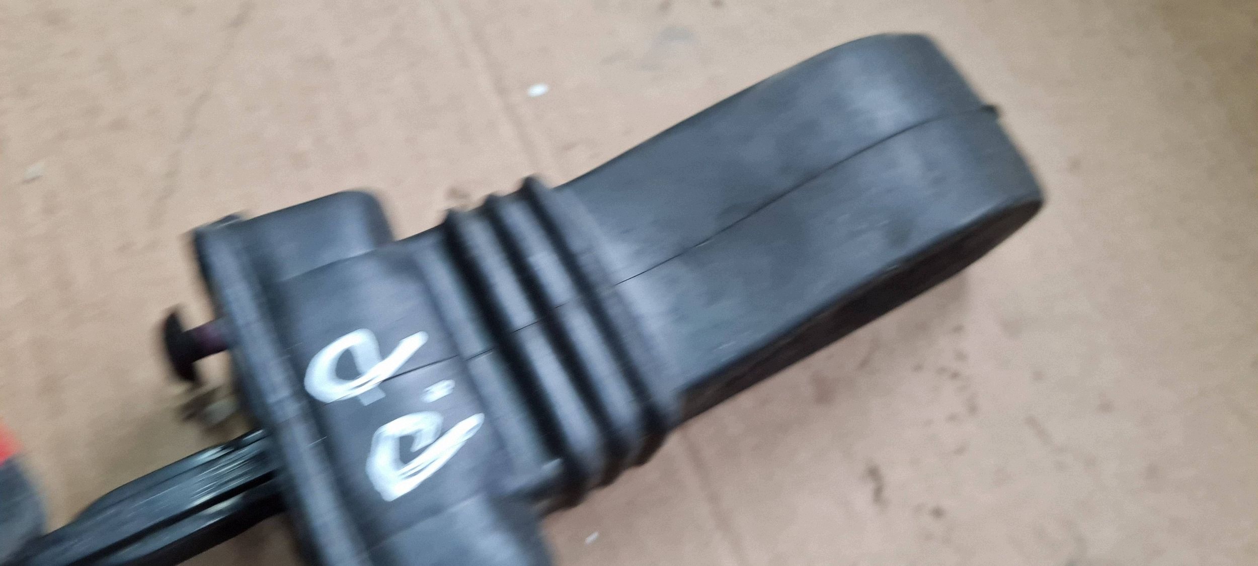 A4 B8 S4 LIFT limiter door left right front front 8K0837249D