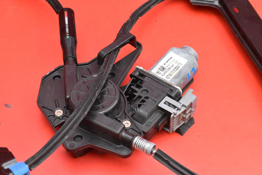 window regulator left rear part EU 1028820-00-B TESLA MODEL X 90D 15-21