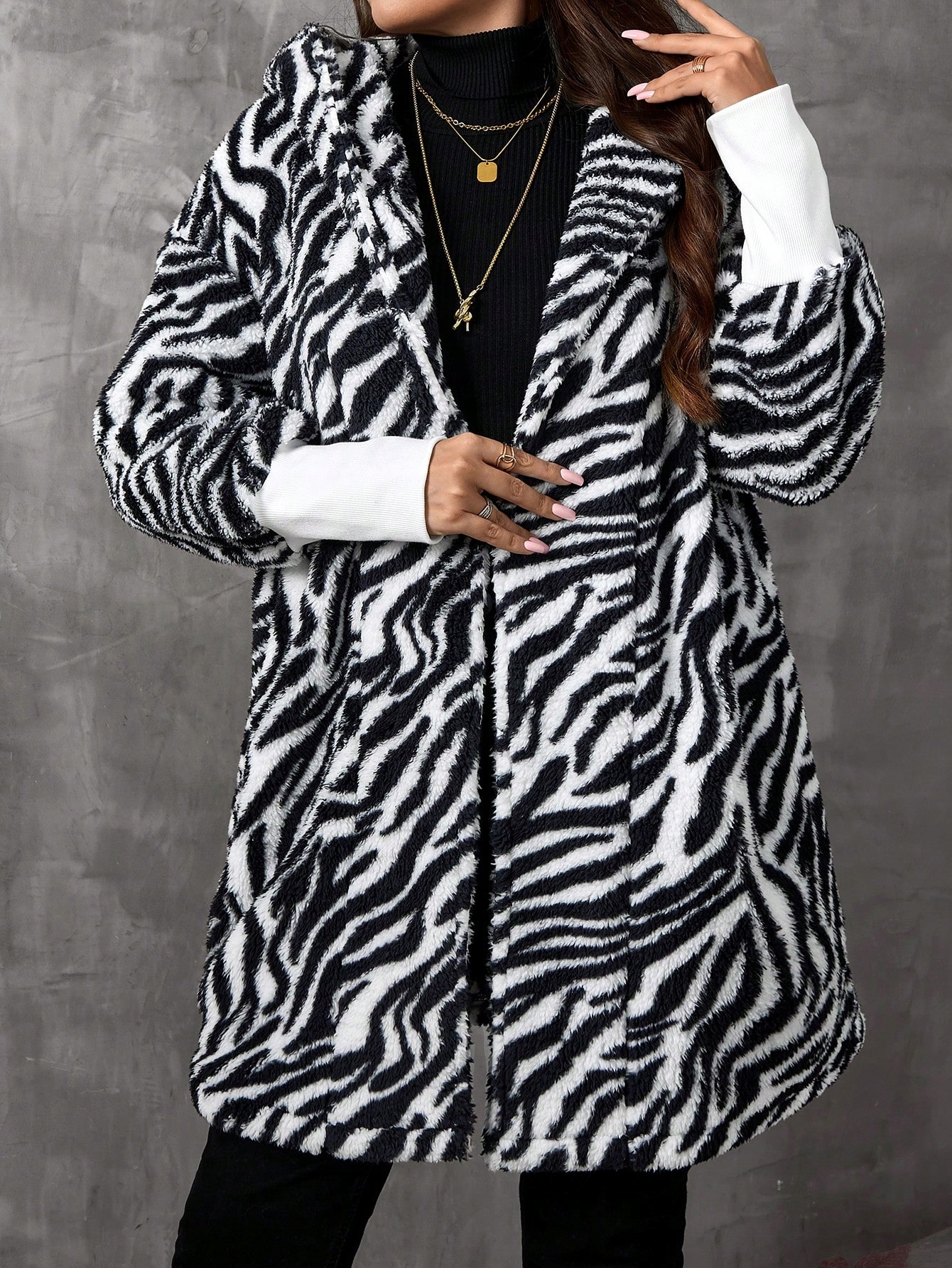 FUTERKO PŁASZCZ Z KAPTUREM BEZ ZAPIĘCIA ZEBRA BIAŁO-CZARNY CASUAL SHEIN 4XL