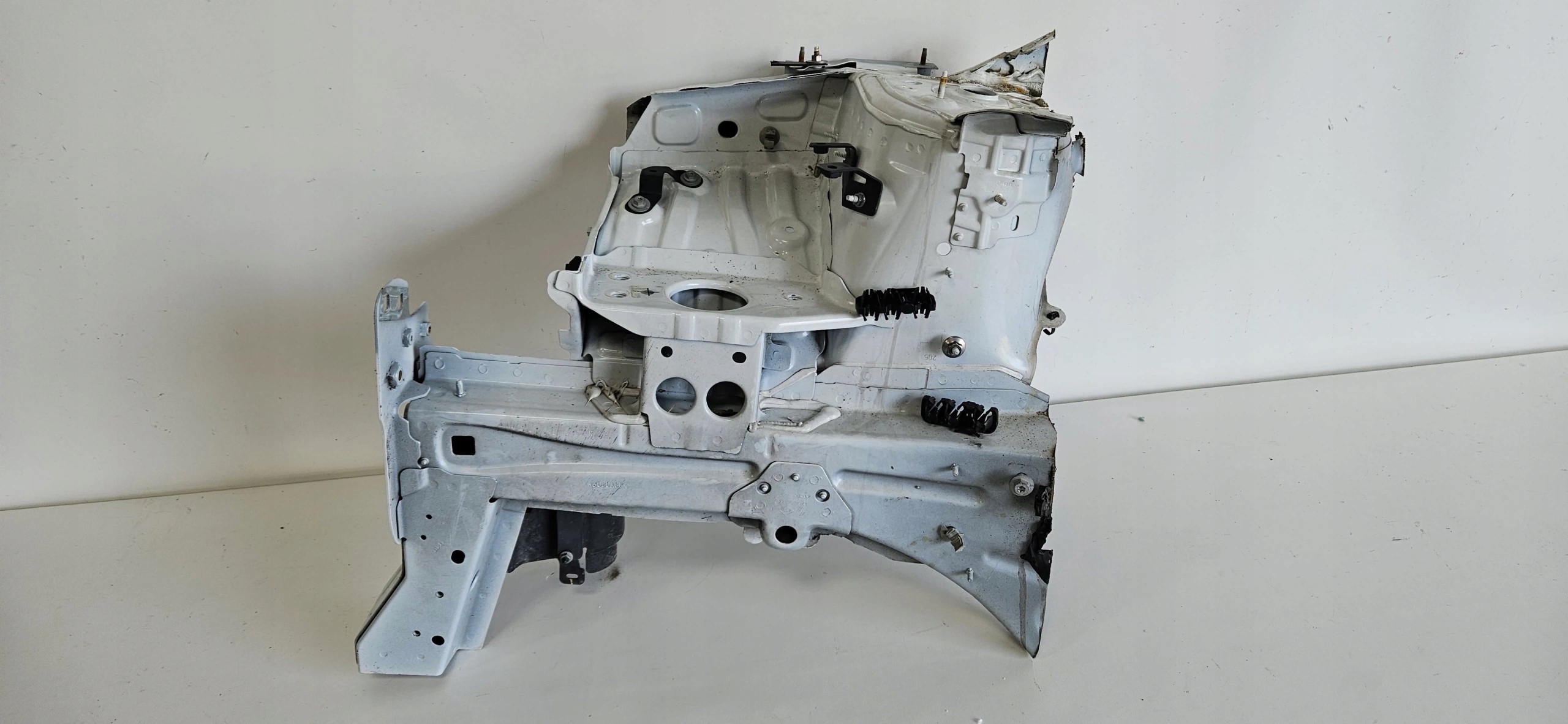 ĆWIARTKA PODŁUŻNICA PRAWY PRZÓD RENAULT CLIO IV