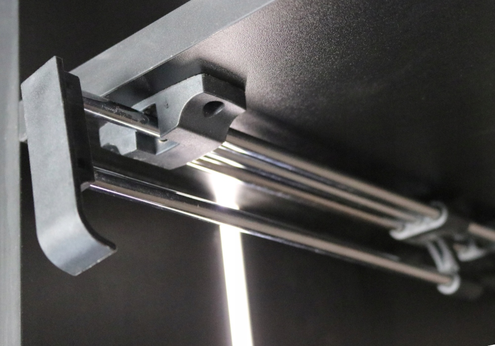 Wieszak do szafy wysuwany 350 mm praktyczny i wygodny Marka Smart