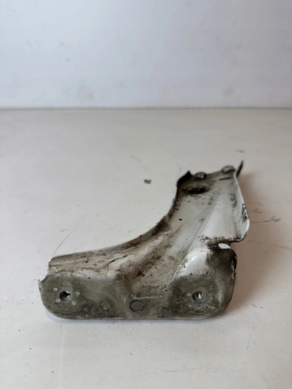 Support plaque Console Aile Gauche Avant Skoda Octavia III