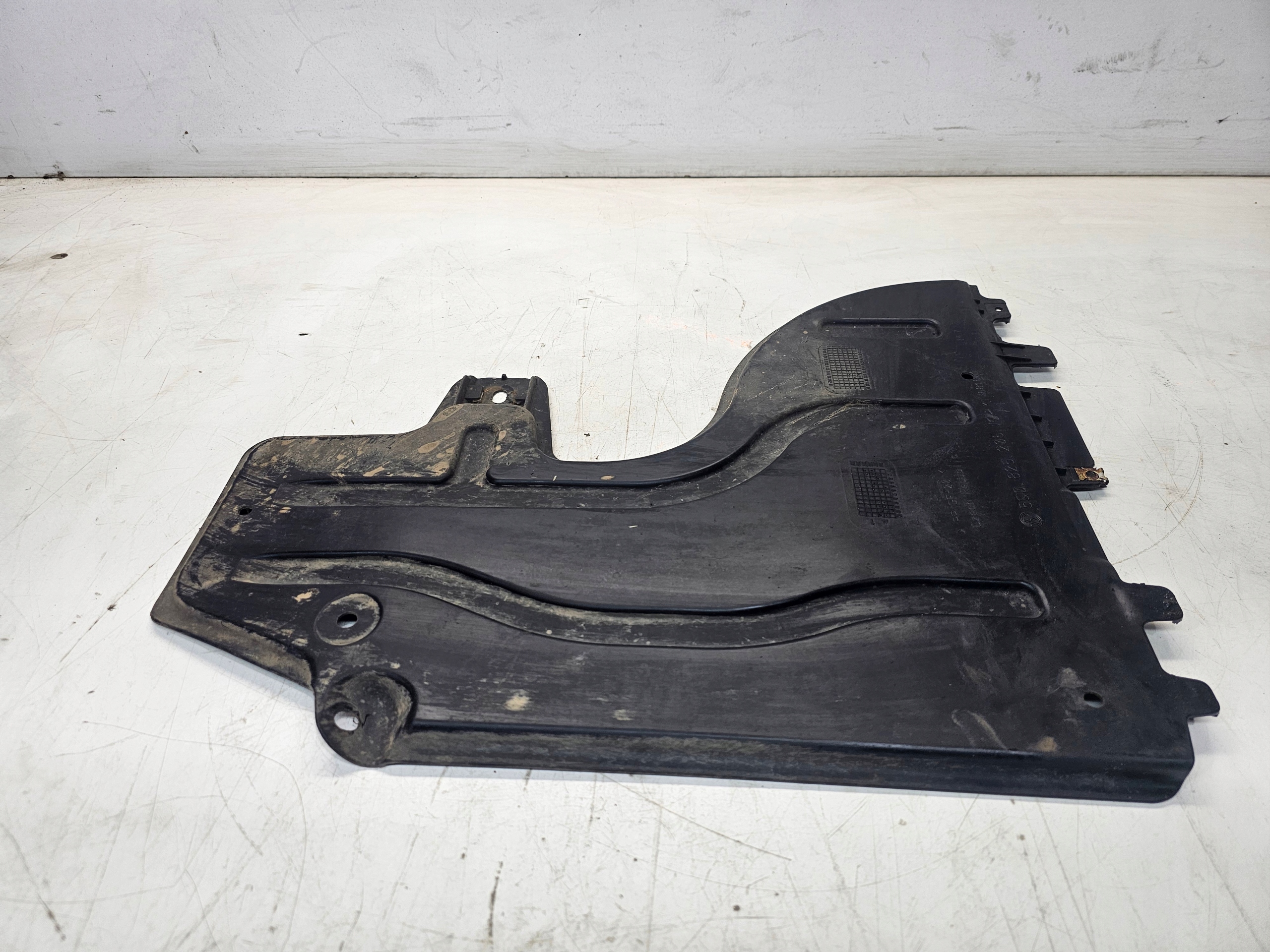 BLENDE ABDECKUNG ABDECKUNG UNTERFAHRSCHUTZ LINKS AUDI A3 8V 5Q0825206J