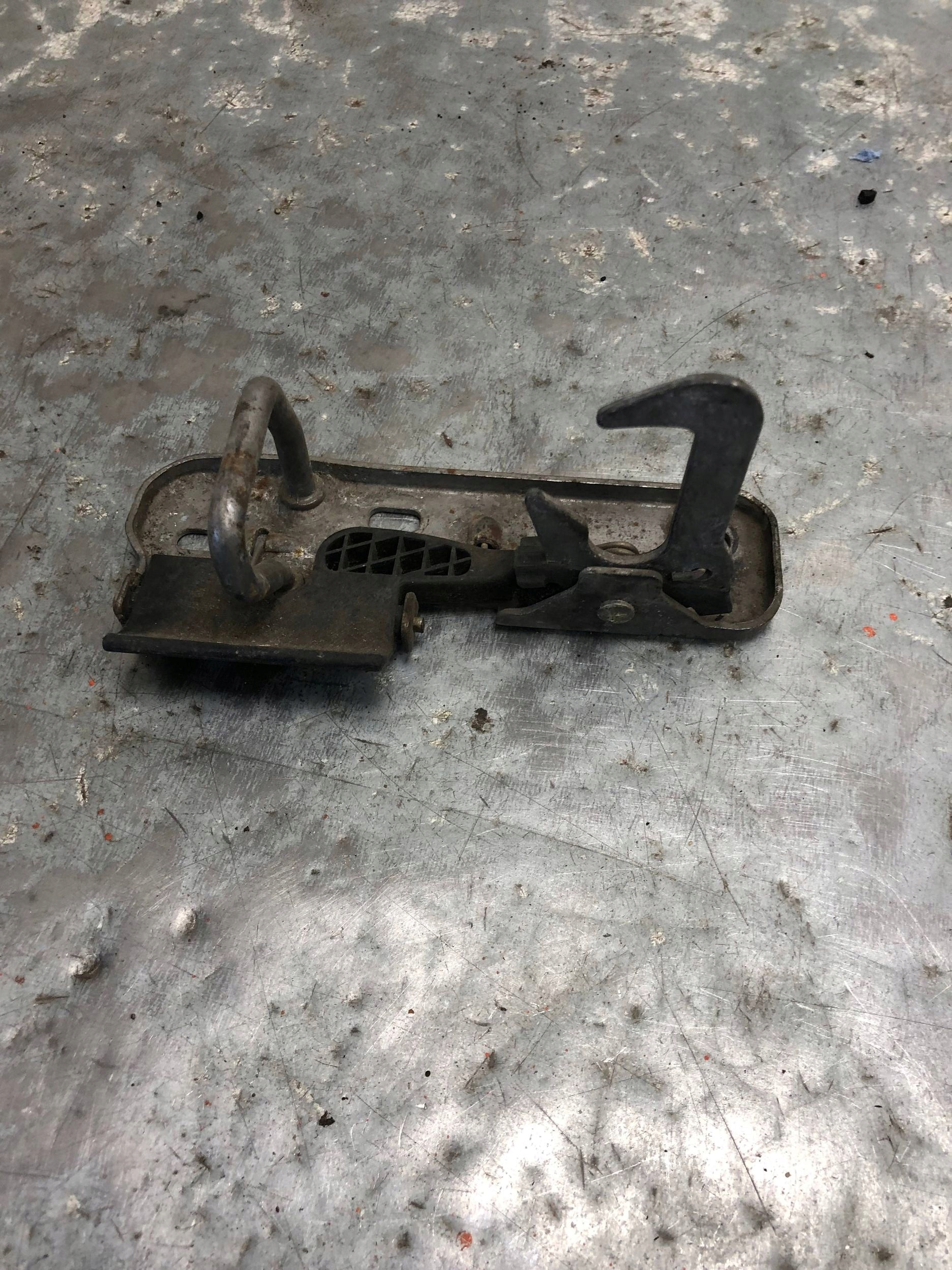 lock RYGIEL bonnets VW GOLF V 1K0823480