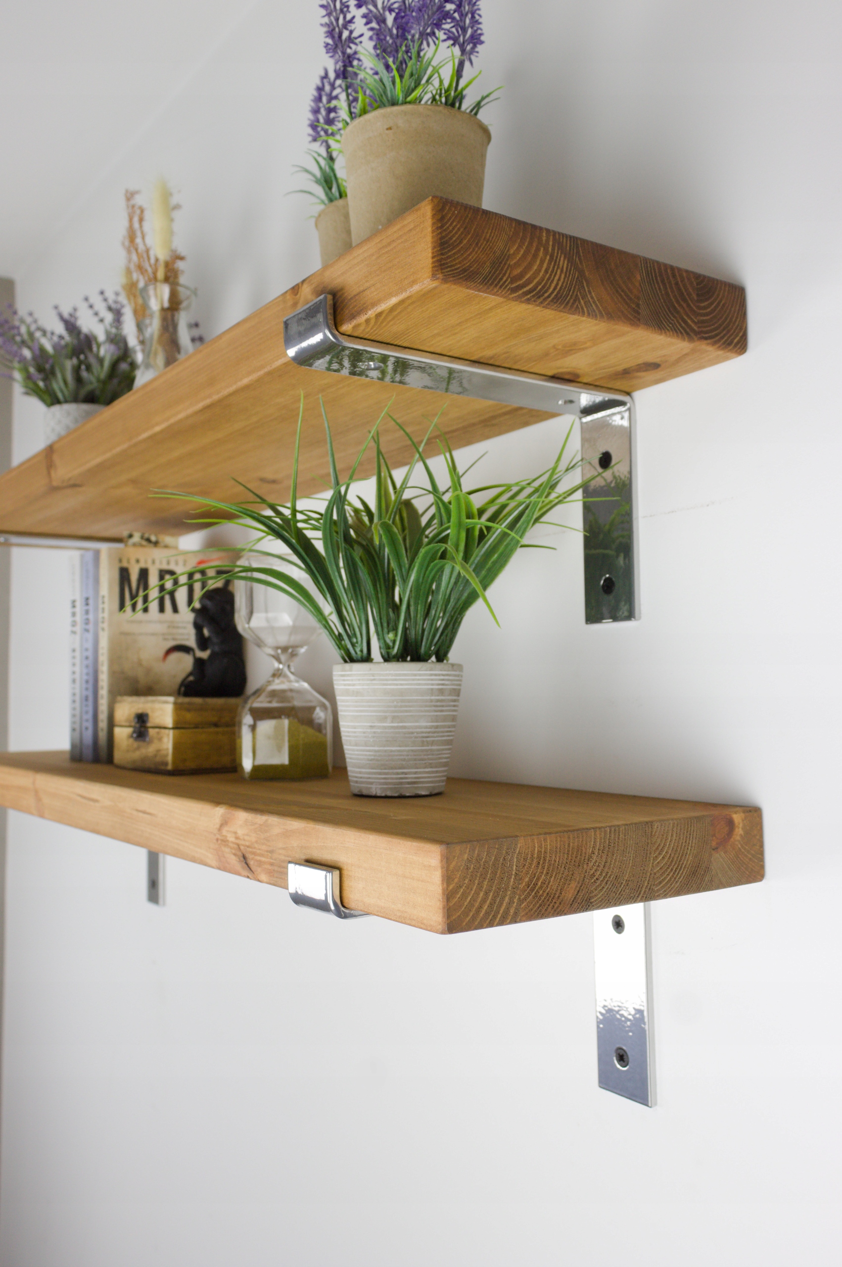 Závesná nástenná polica Glamour Strieborná drevená do kuchyne, do obývačky 120 cm