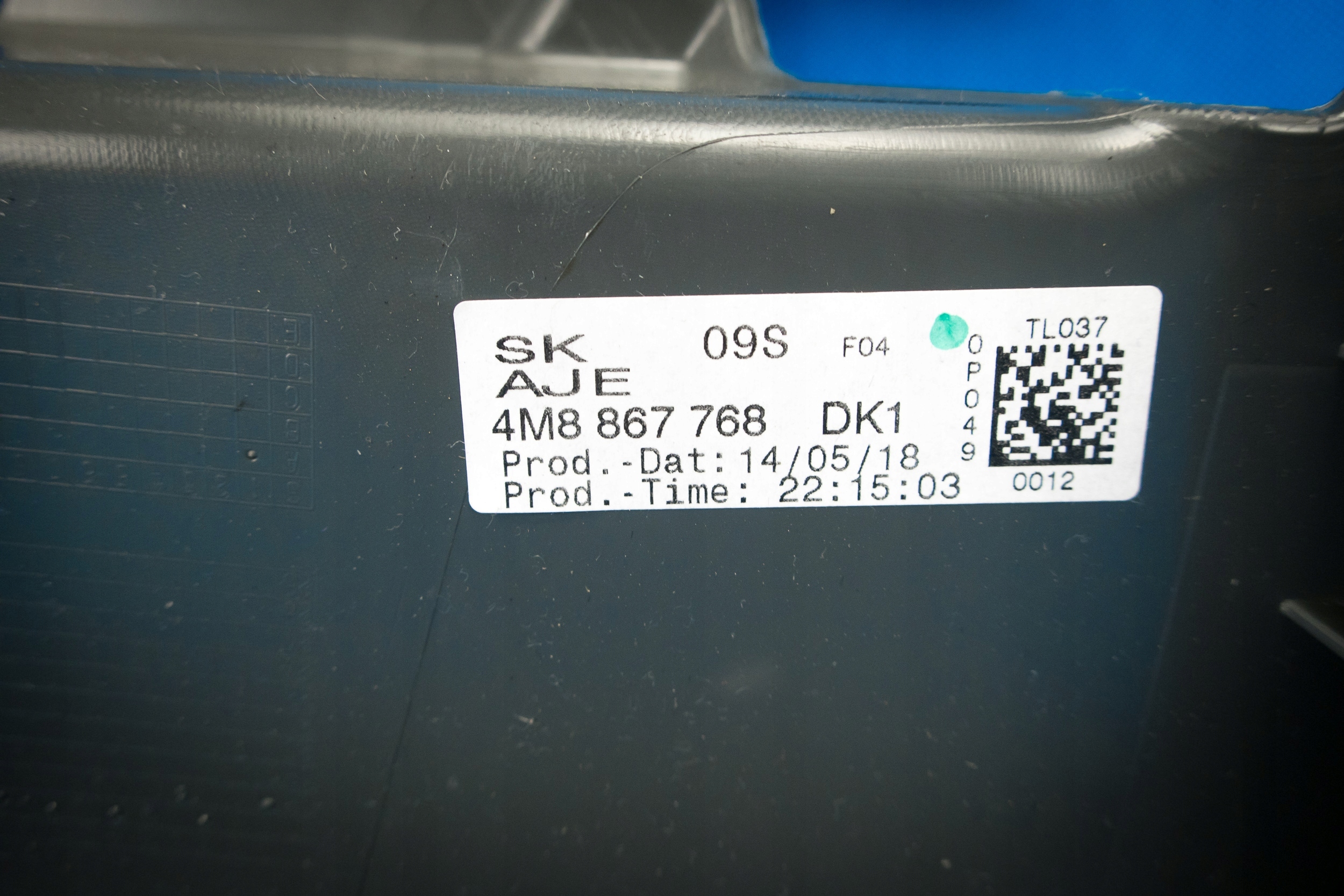 side cover pillar Audi Q8 4M8 4M8867768 DK1