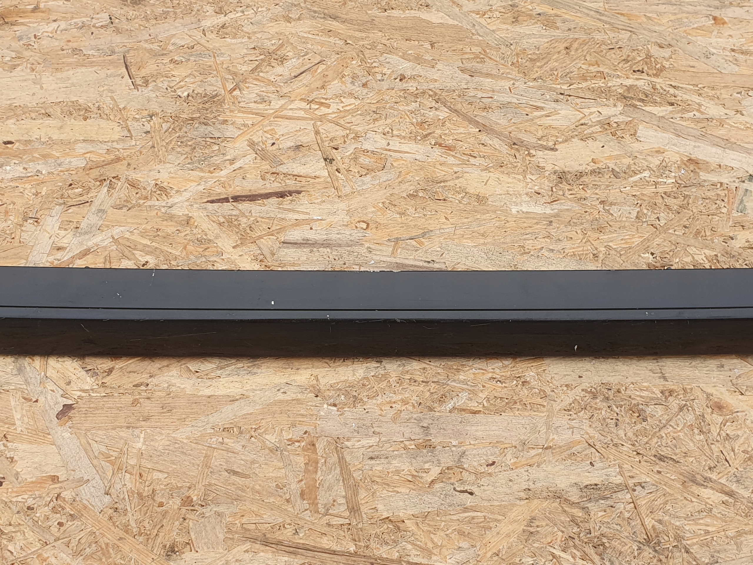 VOLVO XC40 2017r RELING DACHOWY LEWY CZARNY Color black