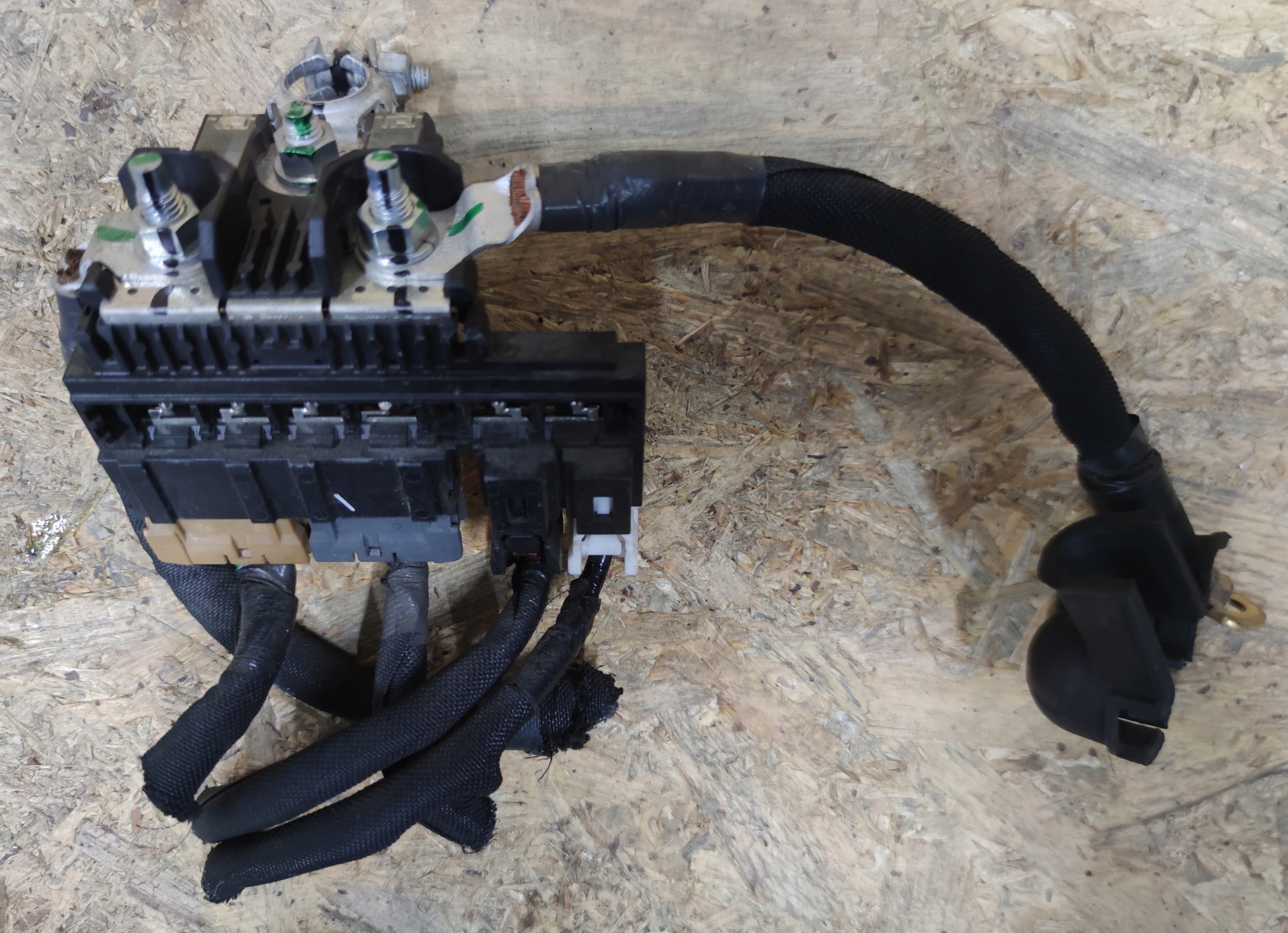 KLEMA PLUSOWA NISSAN QASHQAI J11 LIFT