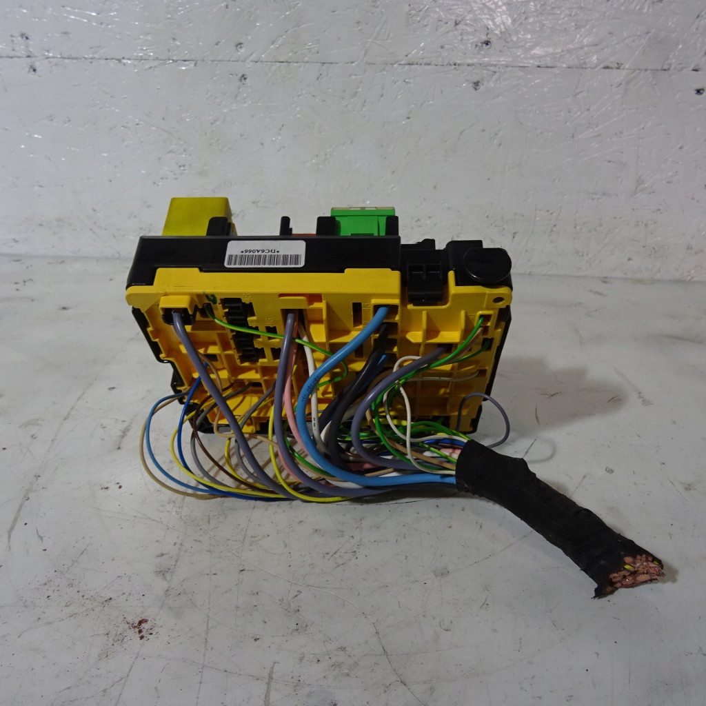 PEUGEOT 208 Module fusibles 9804848480