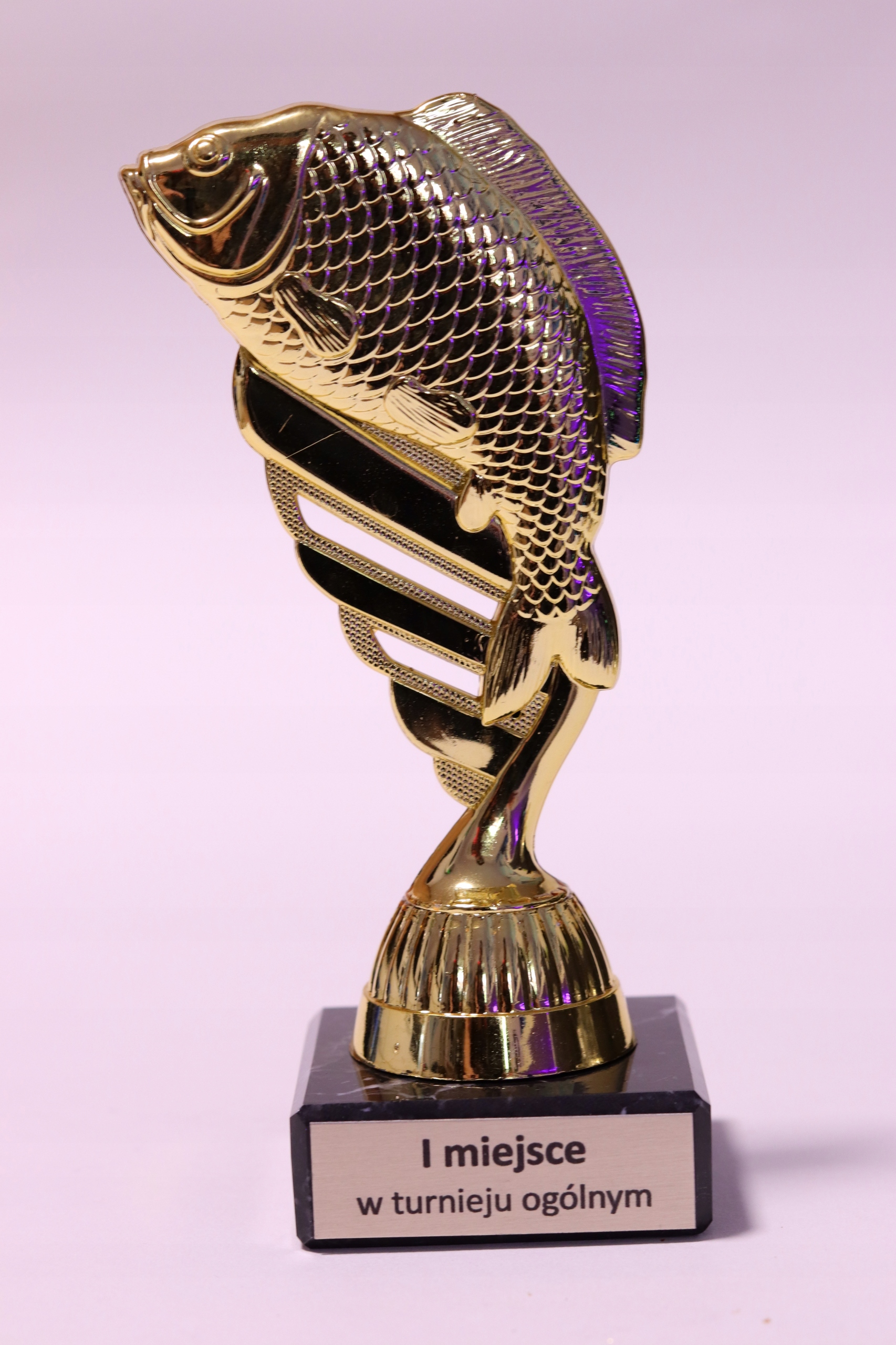 

Statuetka figurka ryba wędkarz 15 cm+nadruk