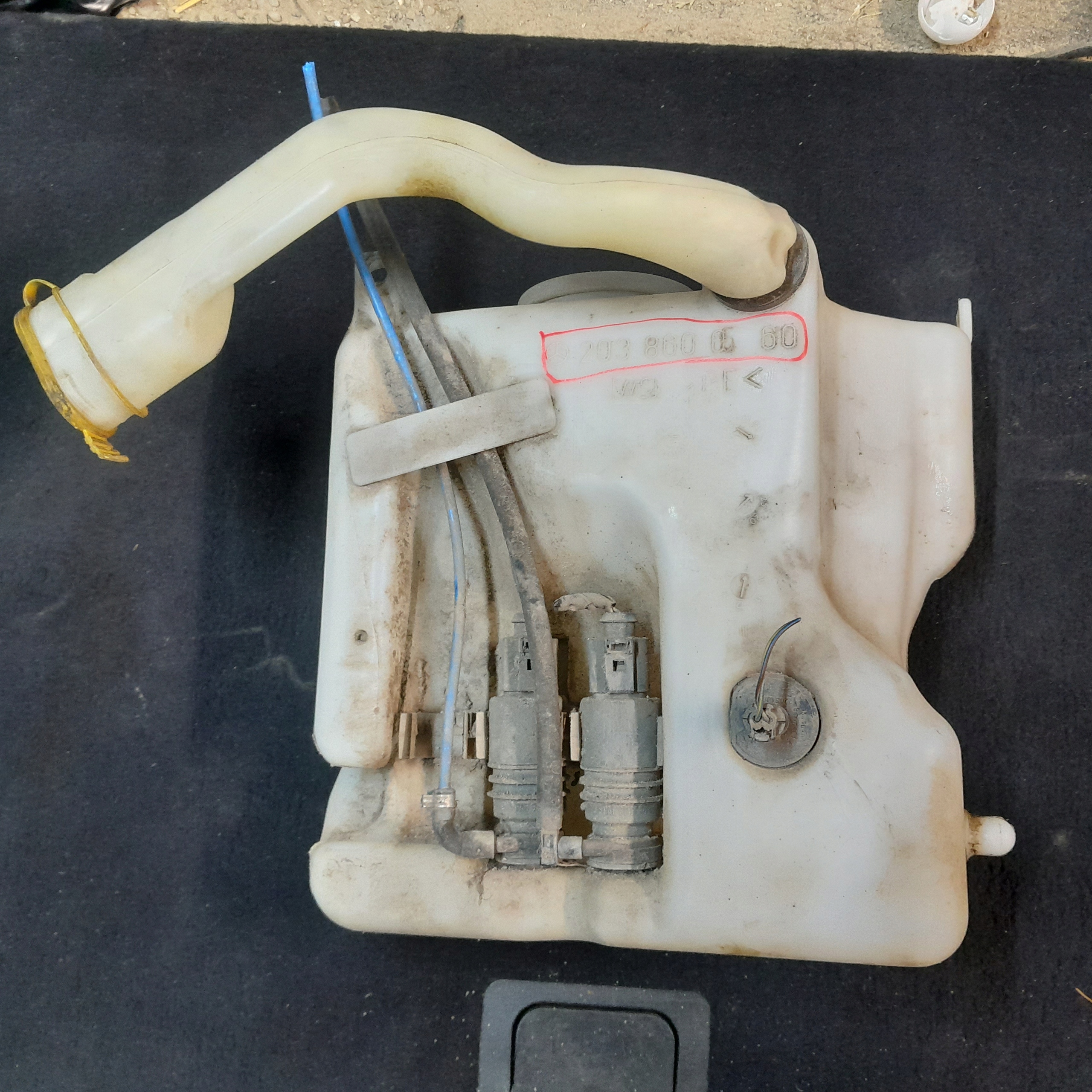 ZBIORNICZEK SPRYSKIWACZY MERCEDES CKLASA W203 KOMB 2038600560