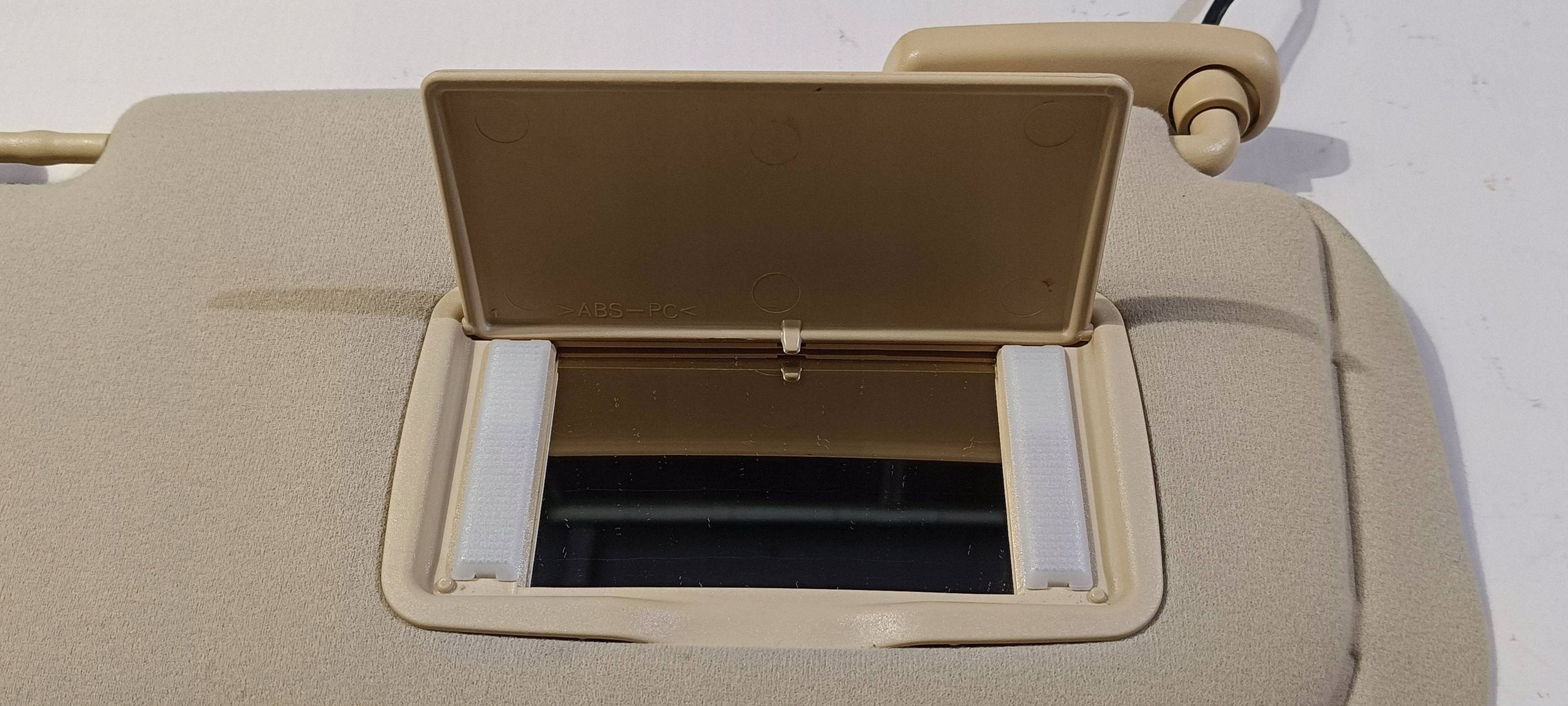 cover sun visor visor right Maserati GranTurismo 2008