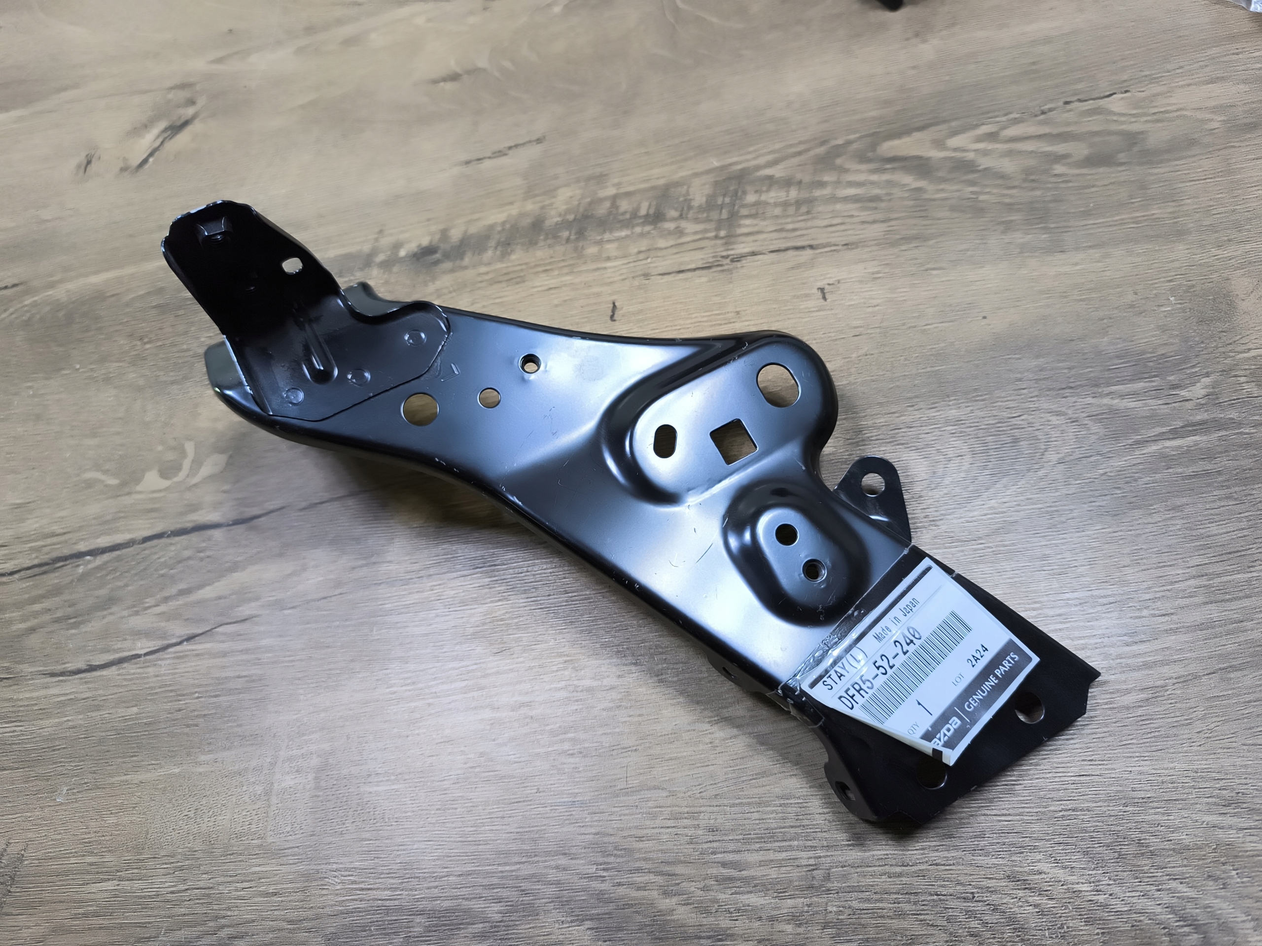 MAZDA CX-30 WSPORNIK BŁOTNIKA LEWY DFR5-52-240