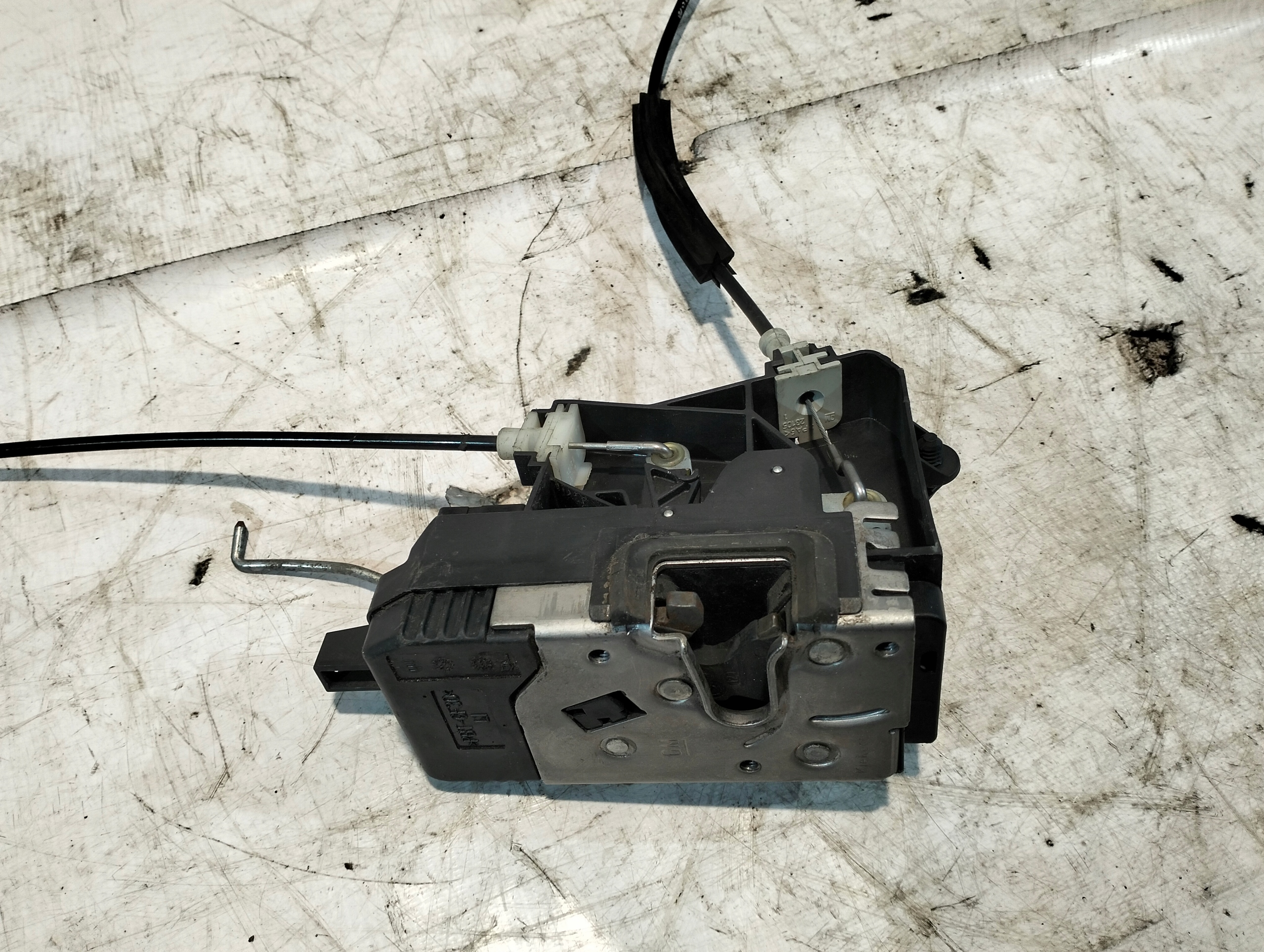 lock door left front OPEL VECTRA C KOMBI 02-08 OE 13157763GR