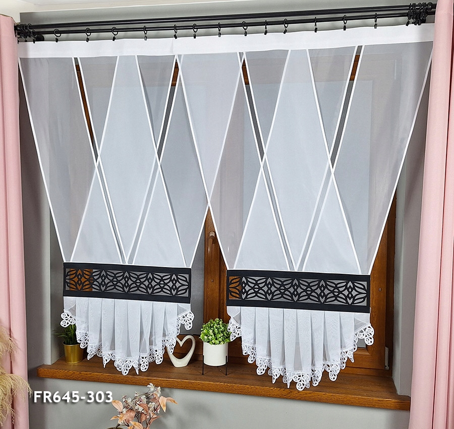 Záclony panely V s volánem a černým ažurem 150 cm FR645-303
