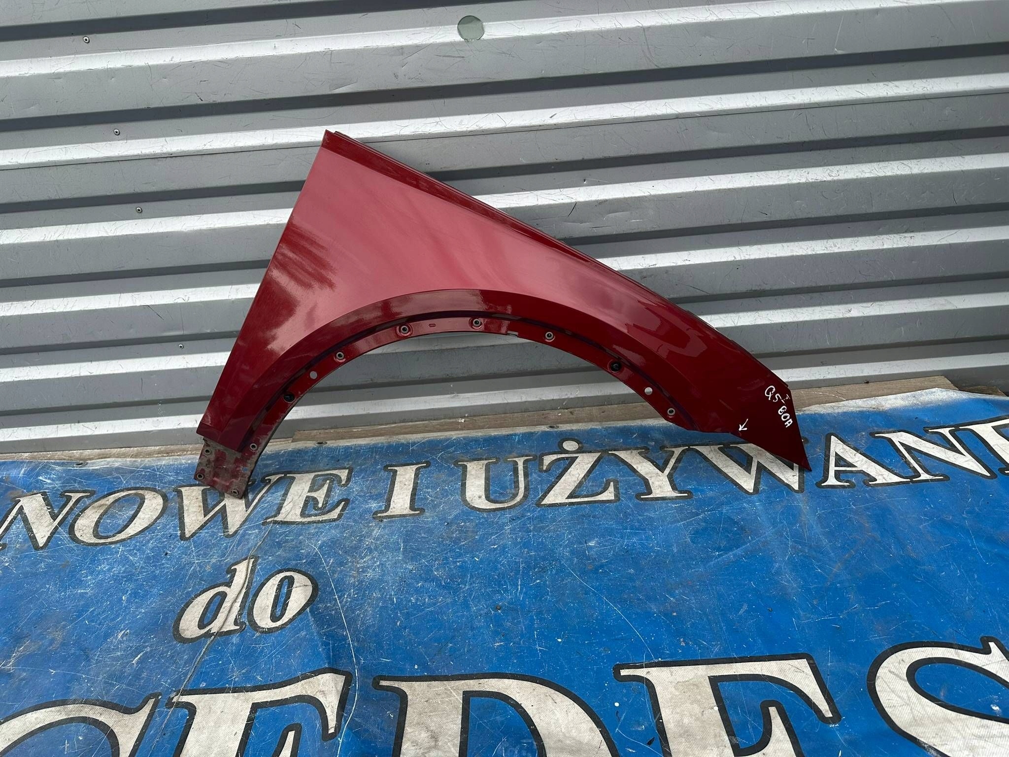 AUDI Q5 80A BŁOTNIK PRAWY