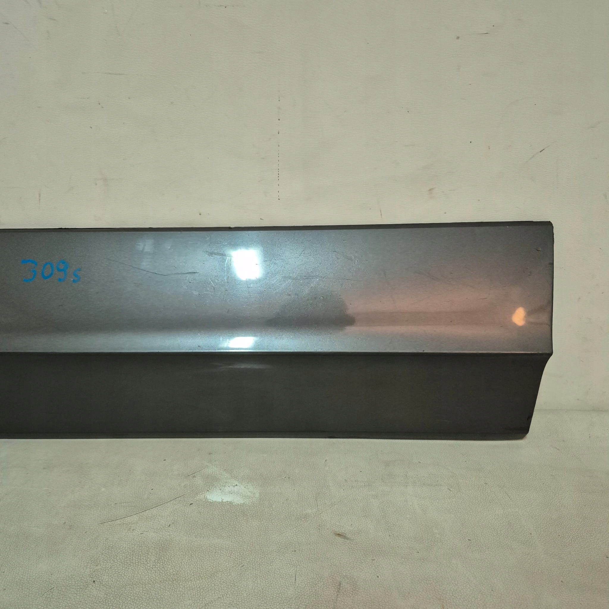 VW TOUAREG III 3 17 > moulding cap door right front front 760854940D