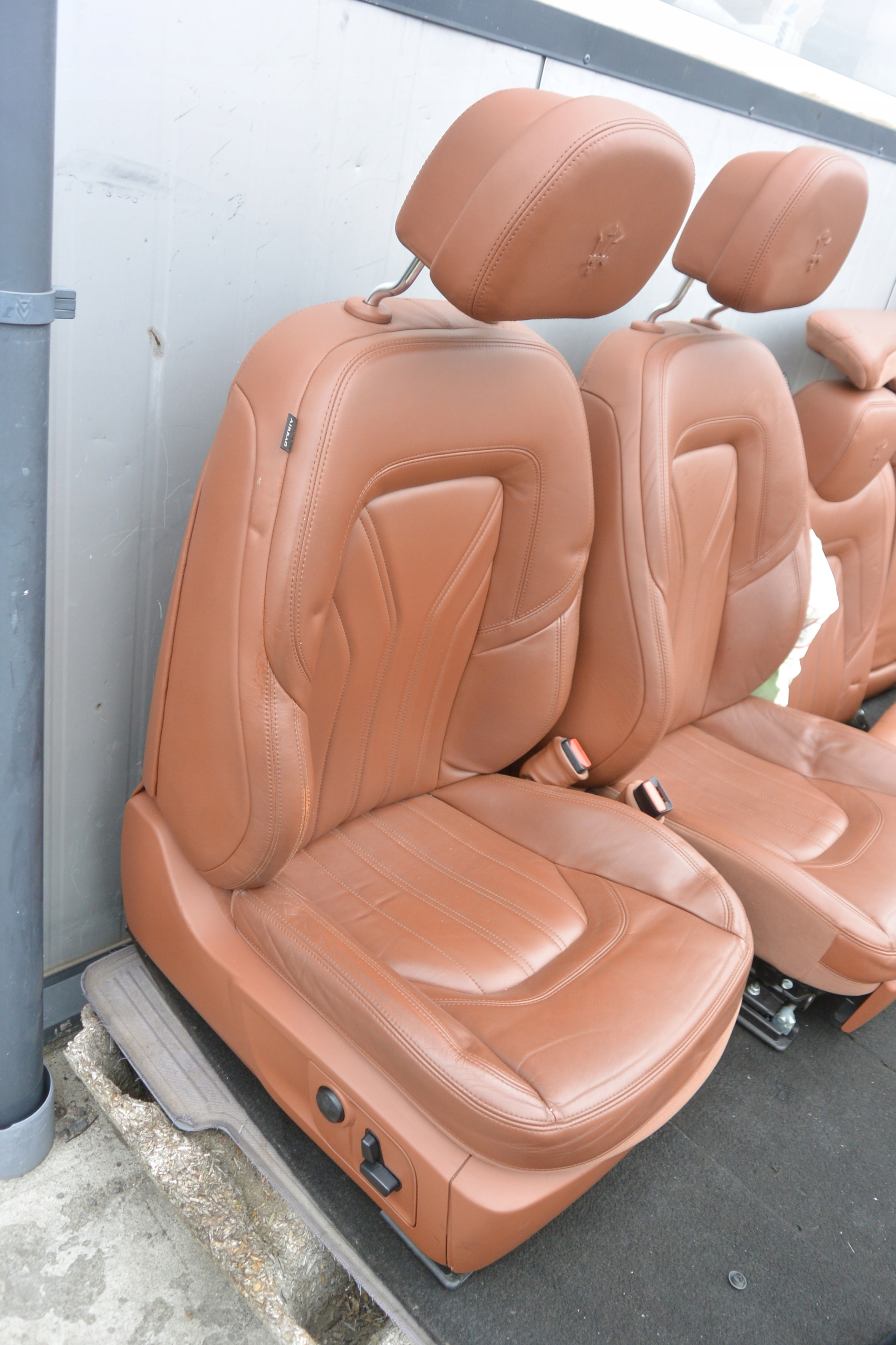 MASERATI QUATTROPORTE VI seats side UK