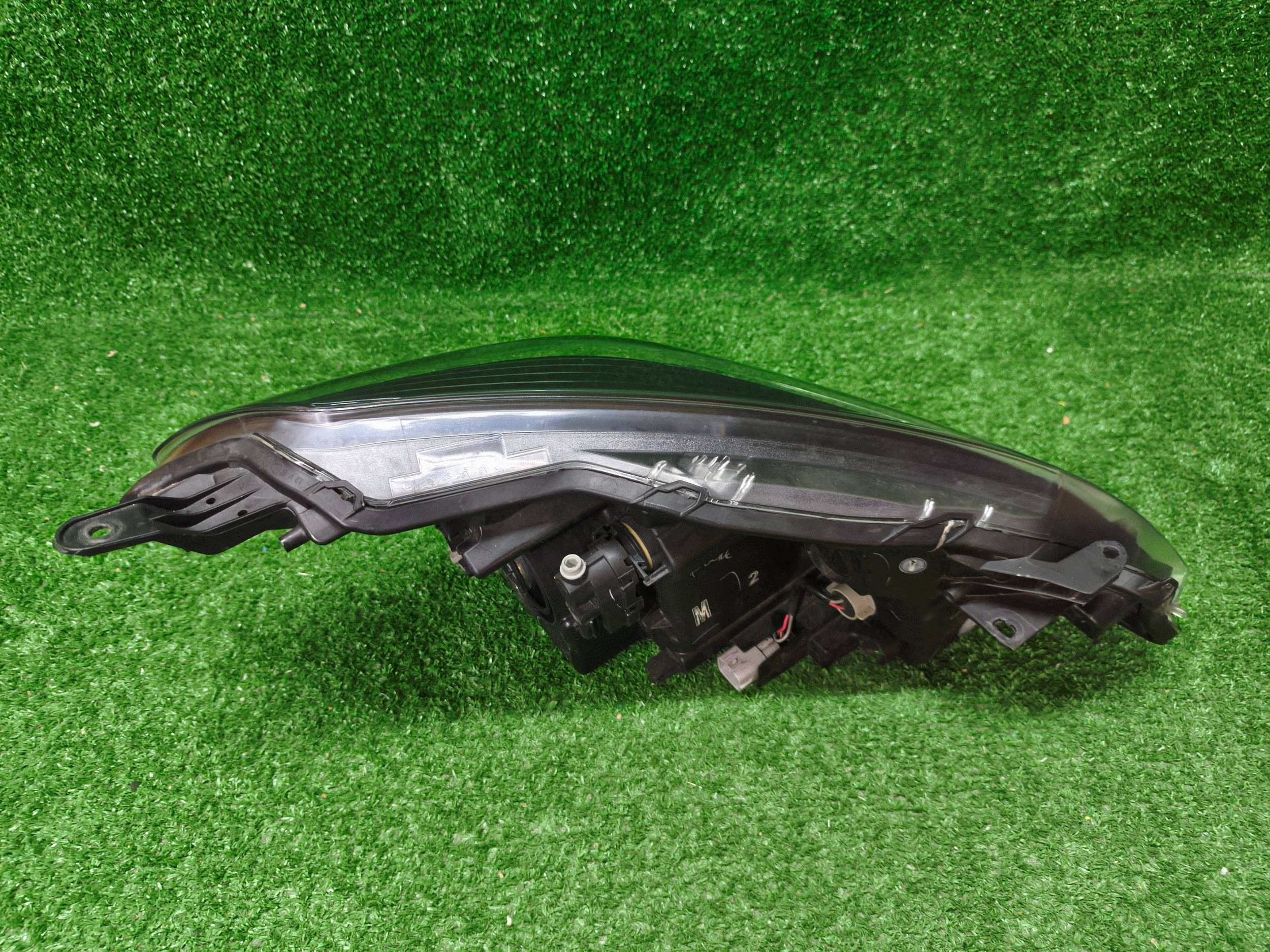 REFLEKTOR left front TOYOTA YARIS III 17- LIFT LED NR.1611