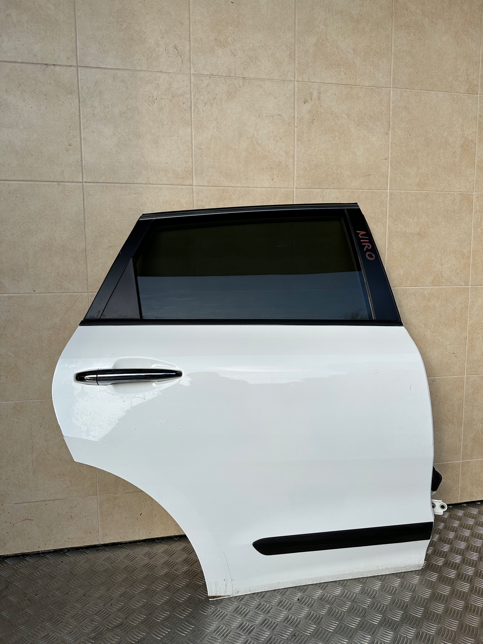 DRZWI KOMPLETNE PRAWE KIA NIRO 2017 ROK HYBRID Kolor do lakierowania