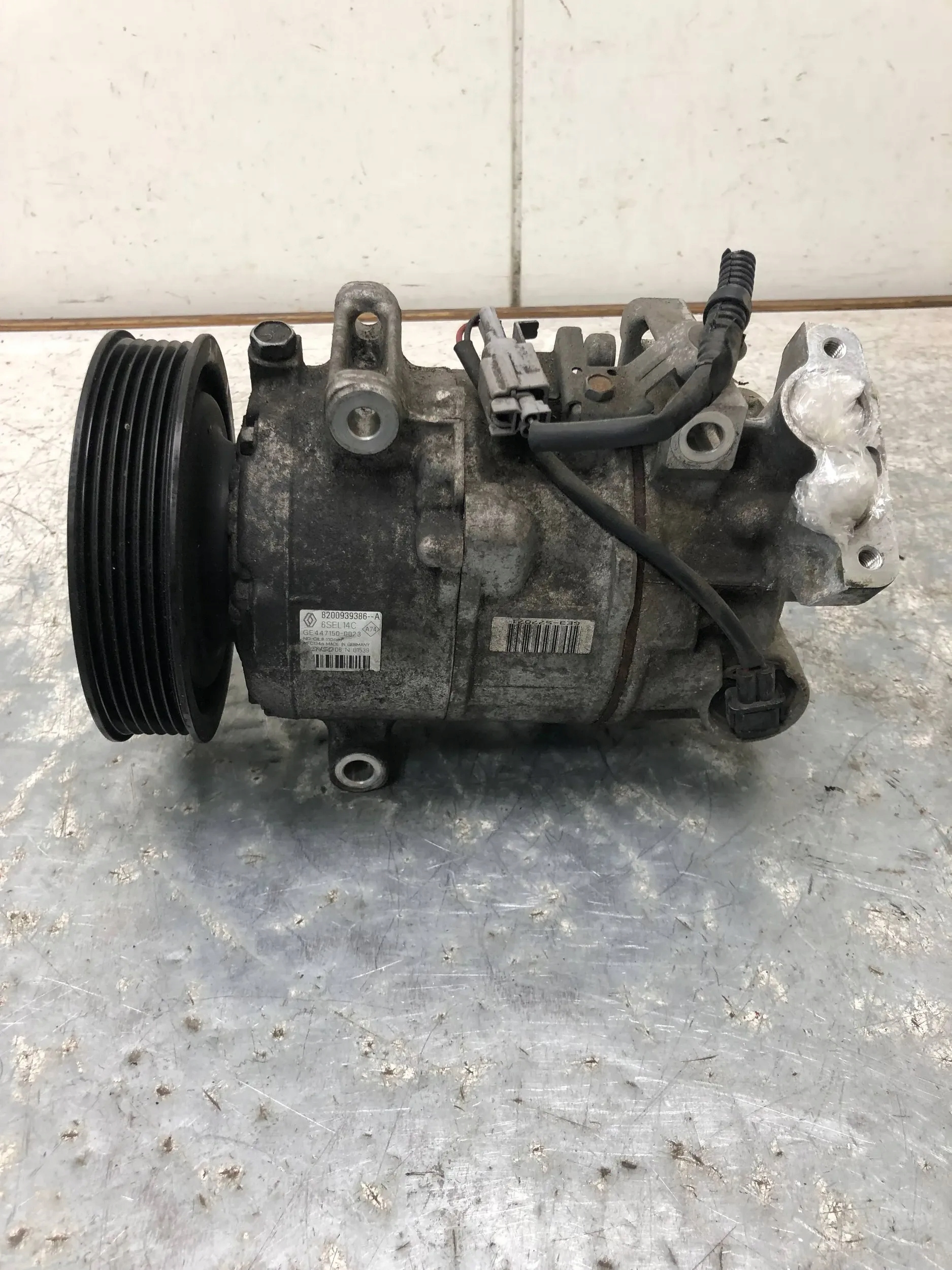 compressor compressor; of the air conditioning RENAULT SCENIC III 8200939386