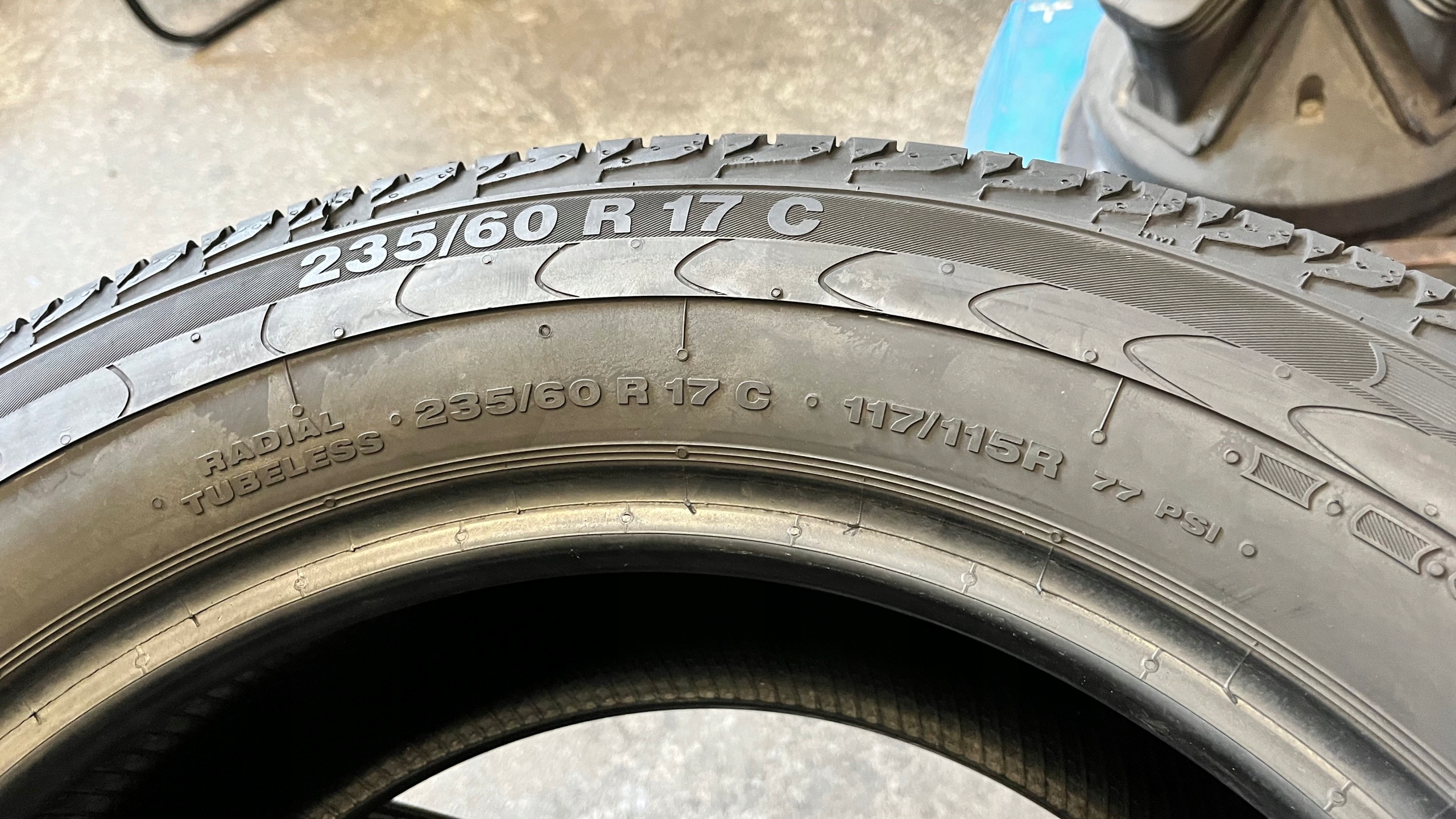 2 tyres summer 235/60R17C Continental Vanco 2 as new 8mm