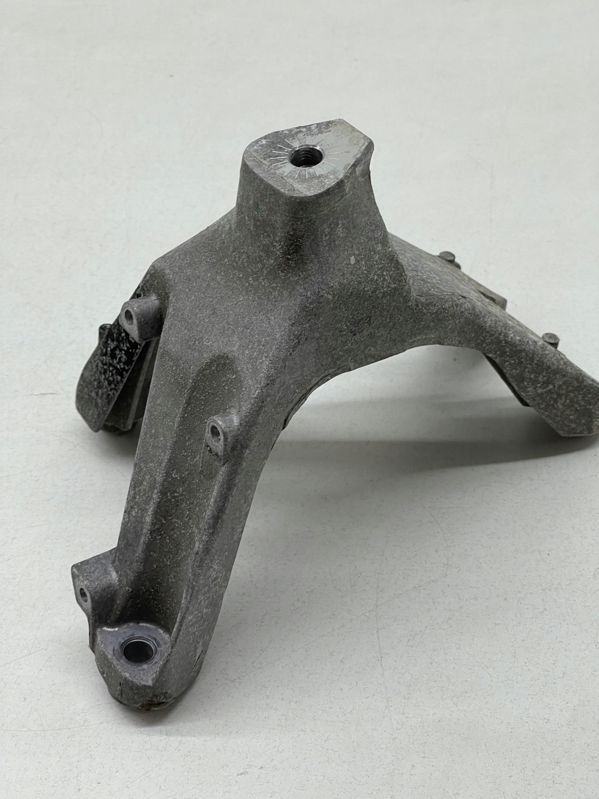 AUDI A6 C7 2.0 TDI Support Support plaque Moteur Droit